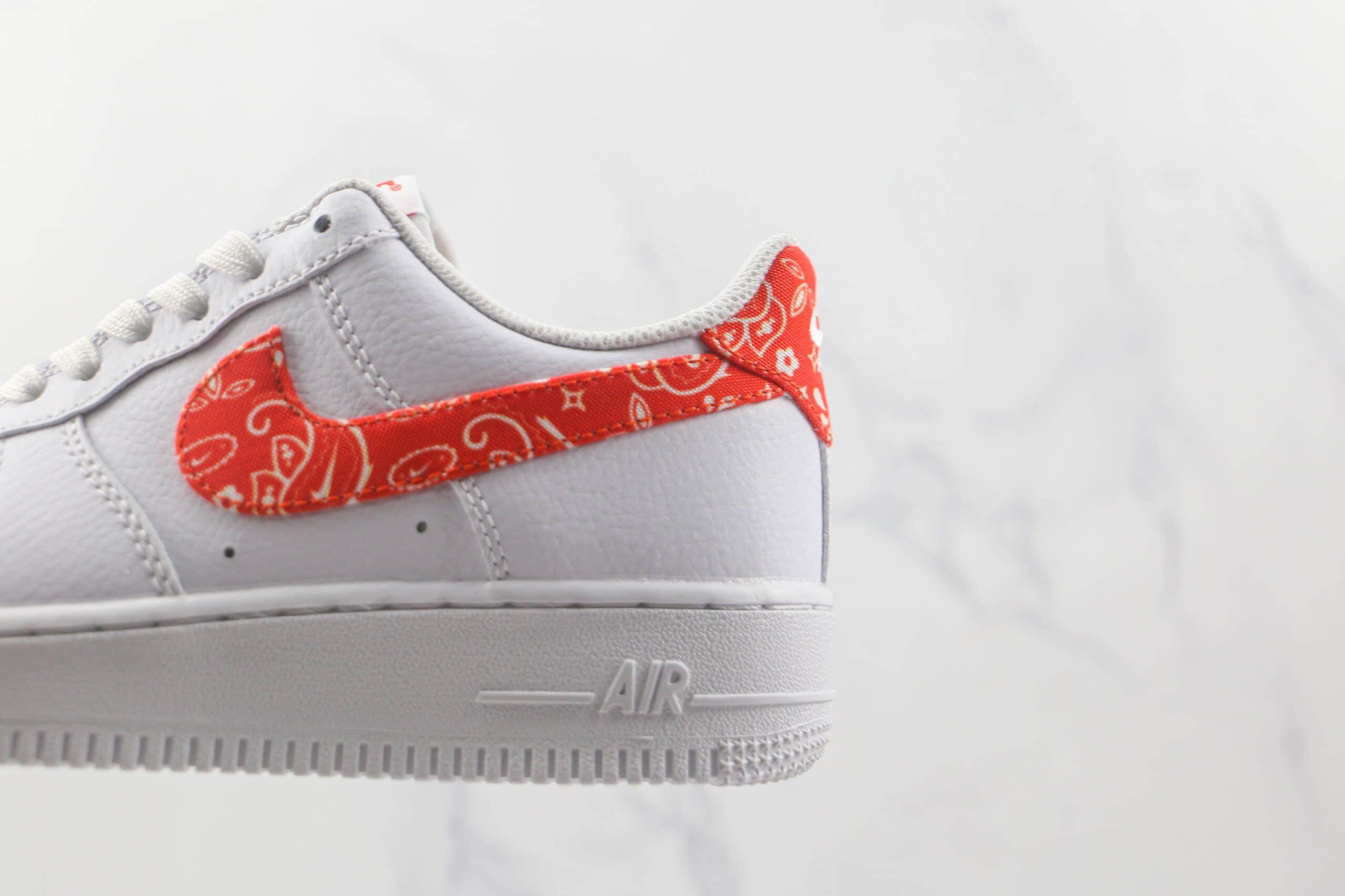 耐克Nike Air Force 1 07 Low纯原版本低帮空军一号红勾腰果花板鞋内置气垫 货号：DJ9942-102