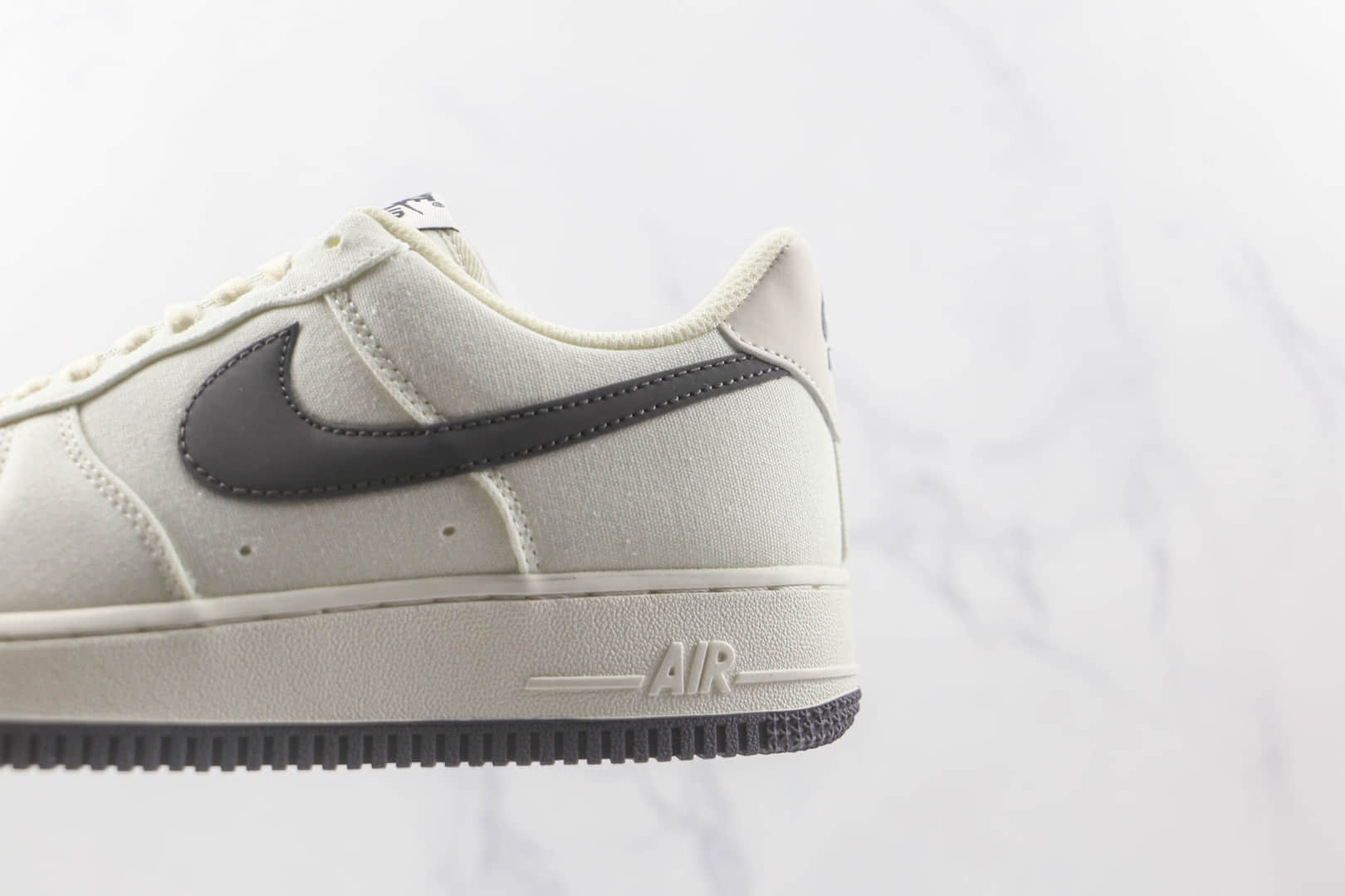 耐克Nike Air Force 1’07 Low纯原版本低帮空军一号白黑勾板鞋原档案数据开发 货号：DG2296-007