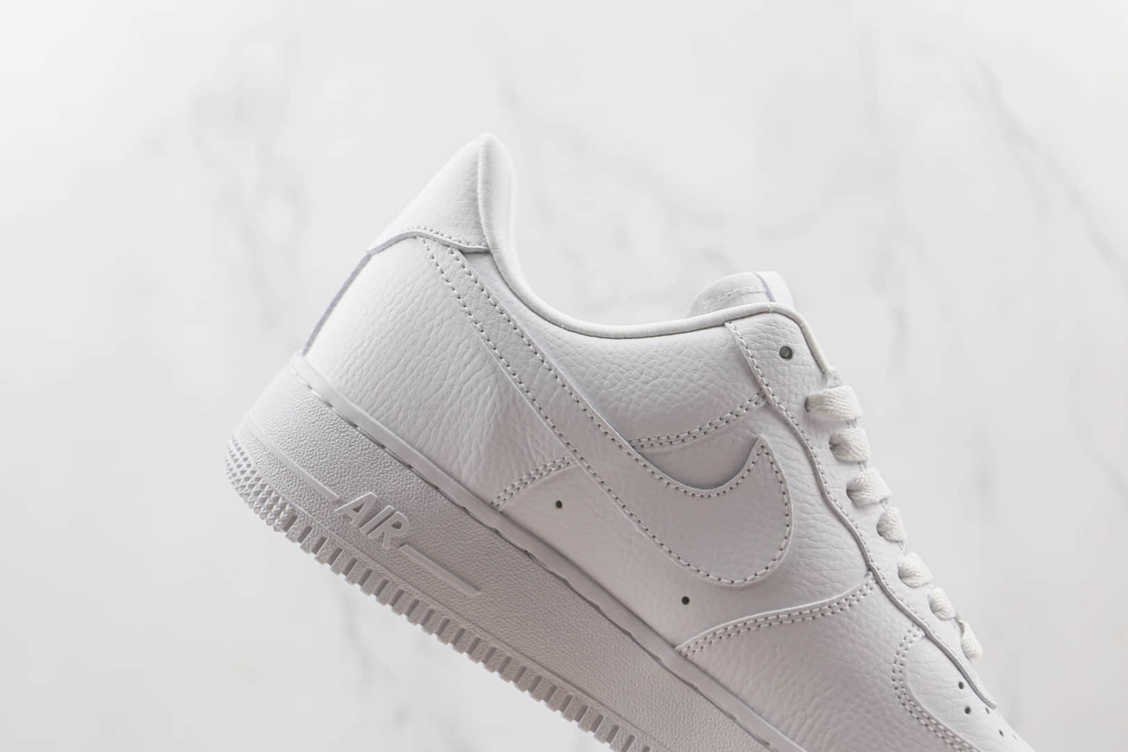 耐克Nike Air Force 1’07 Low纯原版本空军一号低帮AF1板鞋纯白字母印花原厂中底钢印 货号：CW2288-111