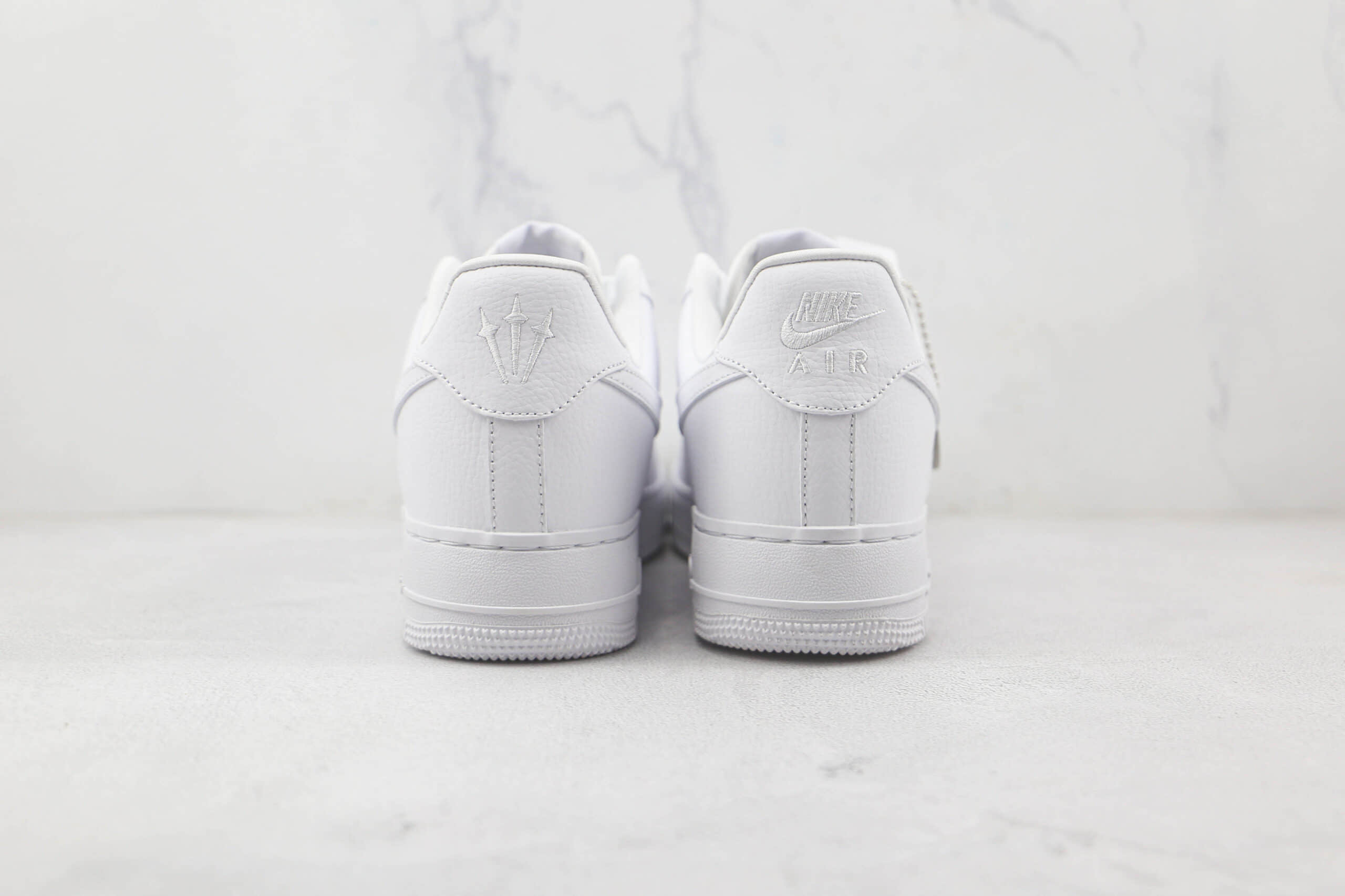 耐克Nike Air Force 1’07 Low纯原版本空军一号低帮AF1板鞋纯白字母印花原厂中底钢印 货号：CW2288-111