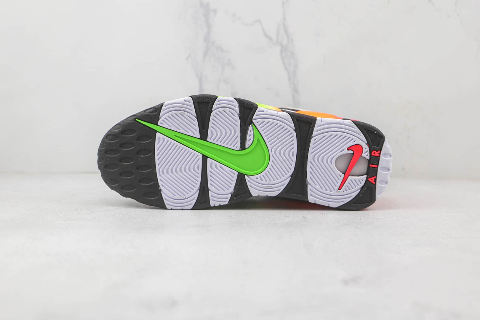 耐克Nike Air More Uptempo 96 QS纯原版本皮蓬初代渐变霓虹白黑色篮球鞋原楦头纸板打造 货号：DV1233-111