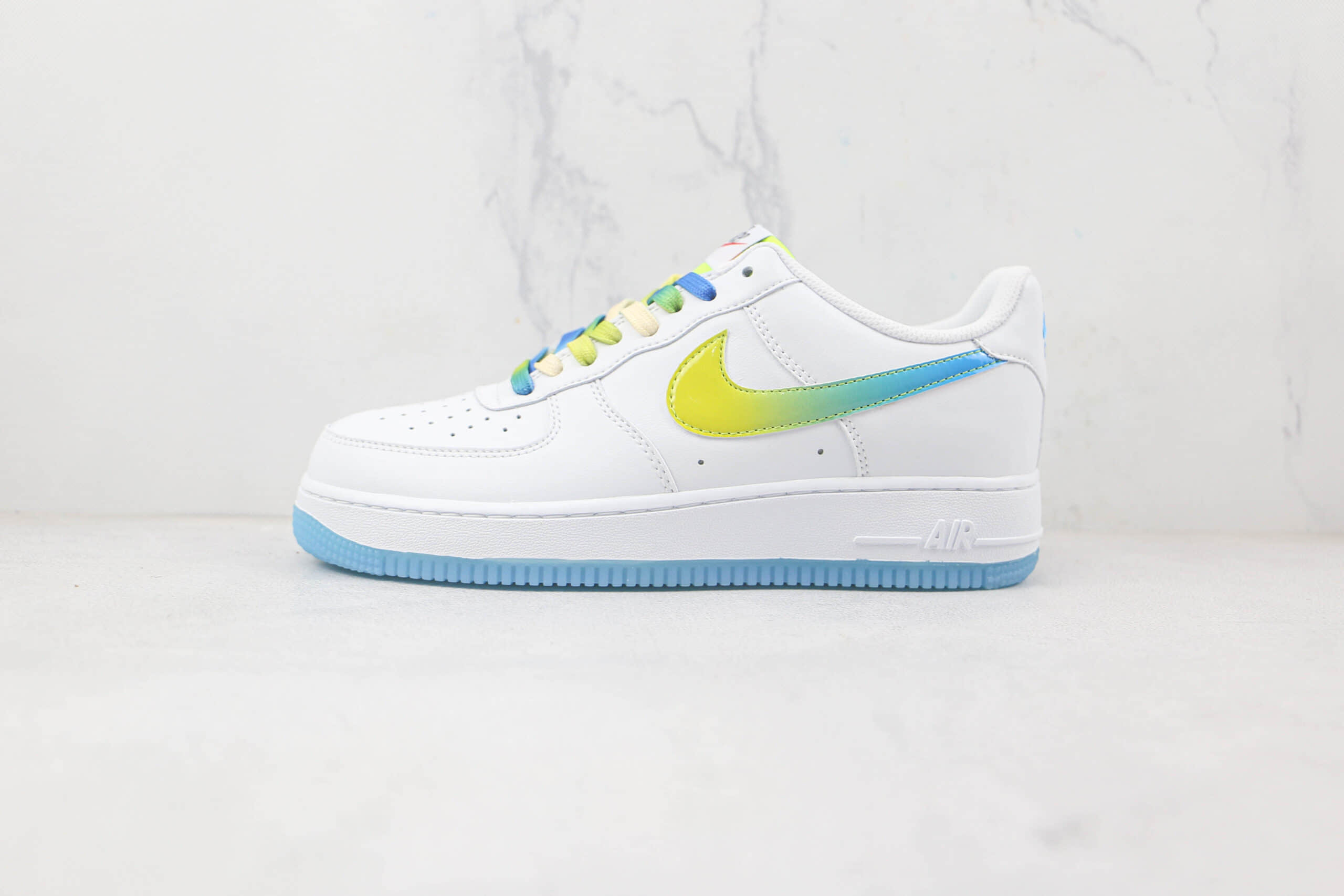 耐克Nike Air Force 1’07 Low纯原版本低帮空军一号渐变蓝绿勾板鞋内置气垫　货号：TO1232-111