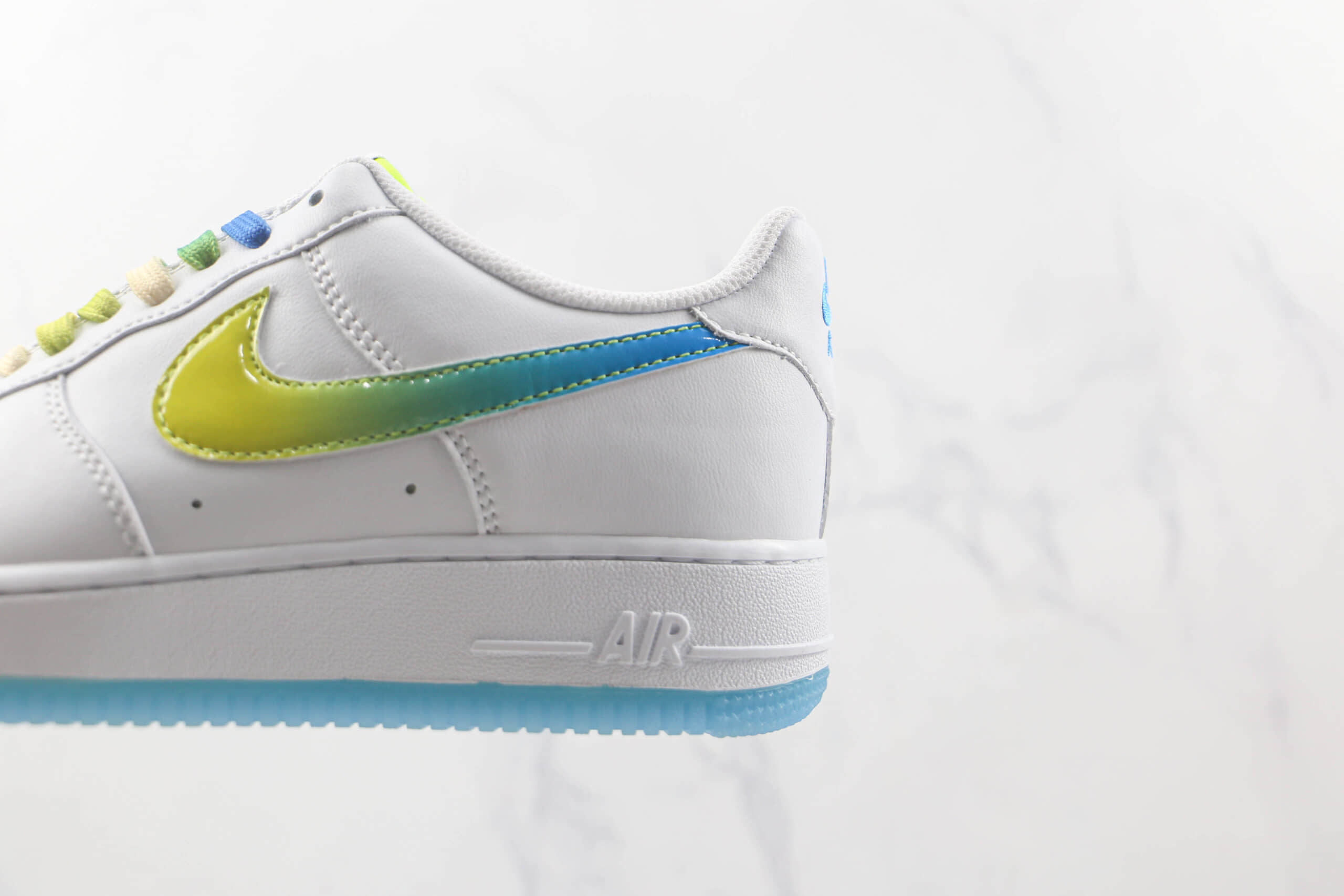 耐克Nike Air Force 1’07 Low纯原版本低帮空军一号渐变蓝绿勾板鞋内置气垫　货号：TO1232-111