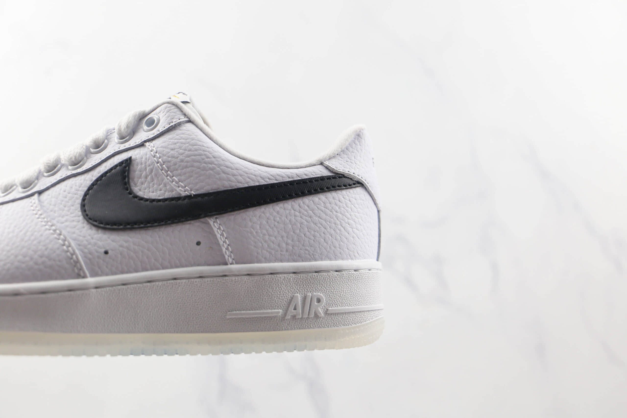 耐克Nike Air Force 1’07 Low纯原版本低帮空军一号白黑勾透明底板鞋原楦头纸板打造 货号：DX2305-100