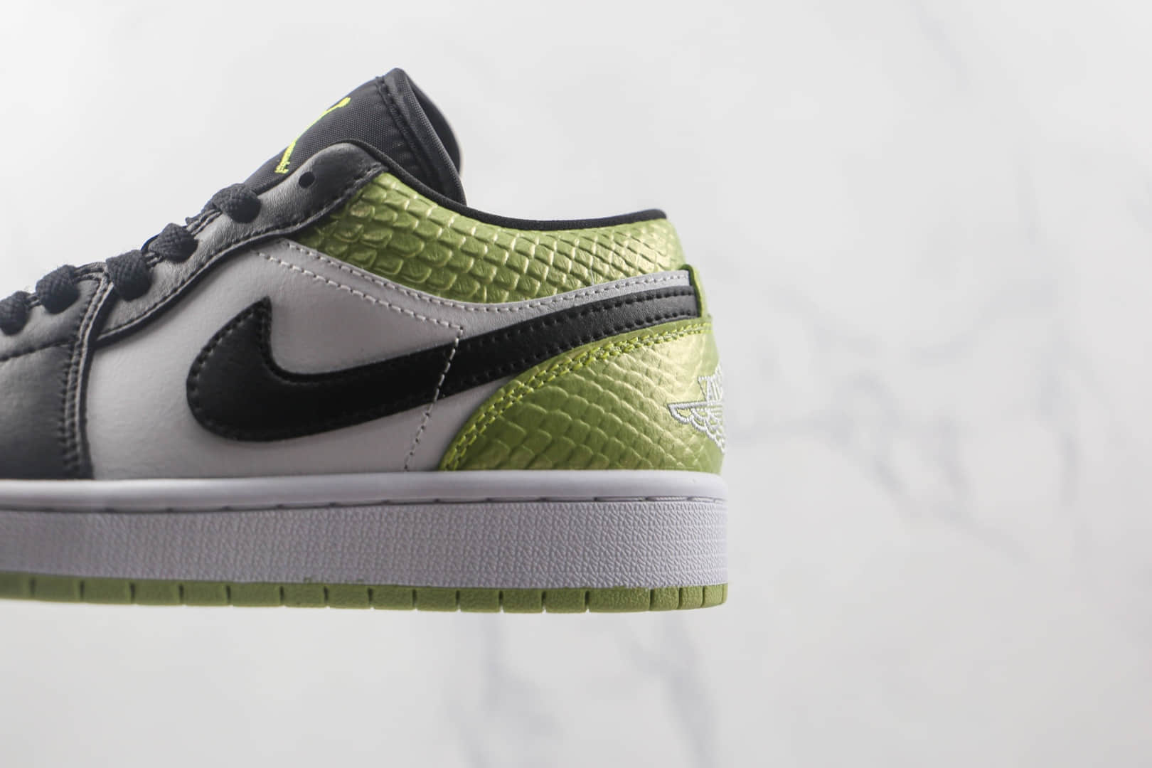 乔丹Air Jordan 1 Low Vivid Green Snakeskin纯原版本蛇纹黑绿脚趾低帮AJ1板鞋原鞋开模 货号：DX4446-301