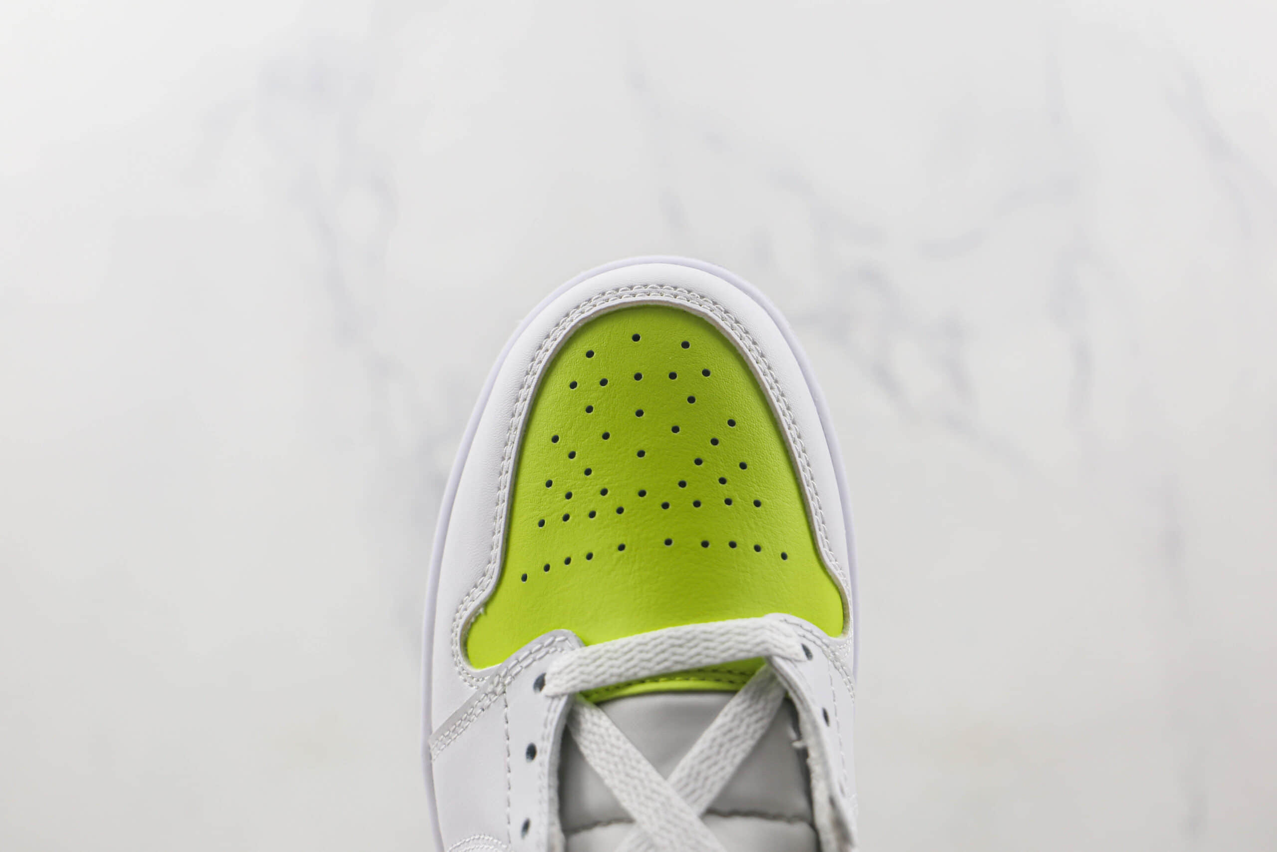 乔丹Air Jordan 1 Mid White Lime纯原版本中帮AJ1白绿配色板鞋原楦头纸板打造 货号：BQ6472-131