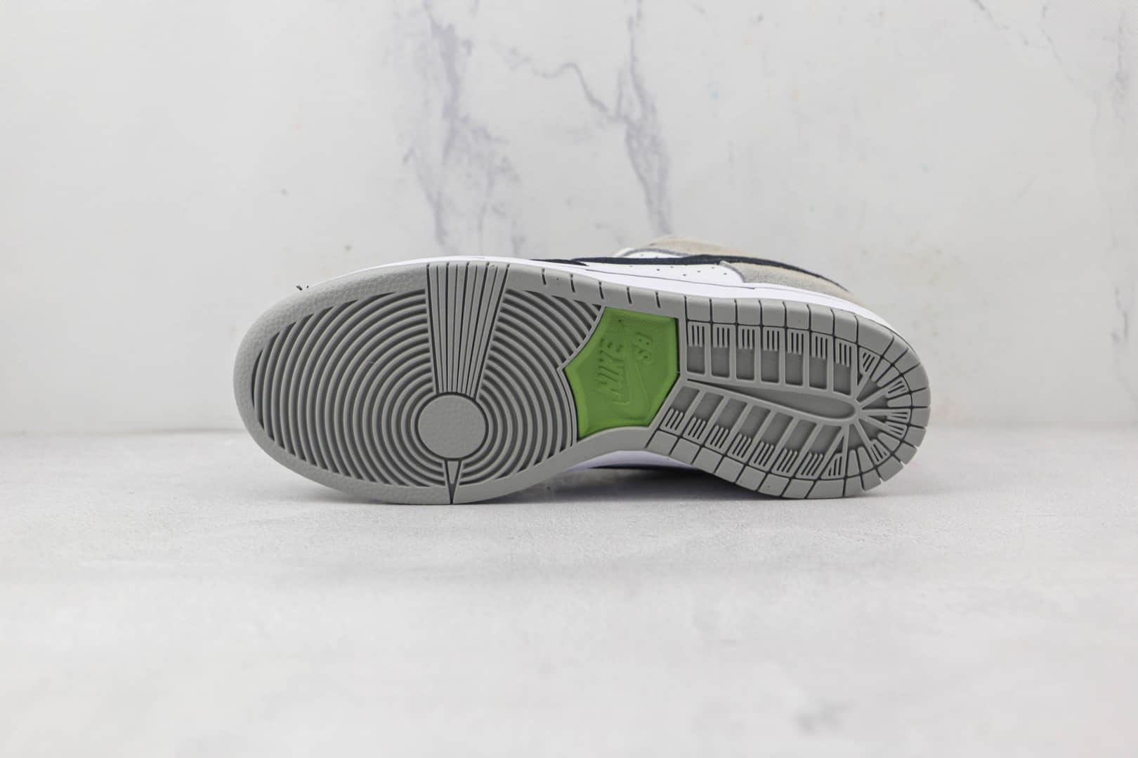 耐克Nike Dunk SB Chlorophyll纯原版本低帮SB DUNK灰白黑叶绿素配色板鞋原楦头纸板打造 货号：BQ6817-011