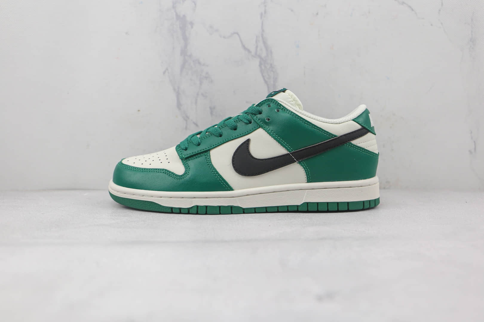 耐克Nike SB Dunk Low纯原版本低帮SB DUNK白绿黑钩板鞋原档案数据开发 货号：DR9654-100