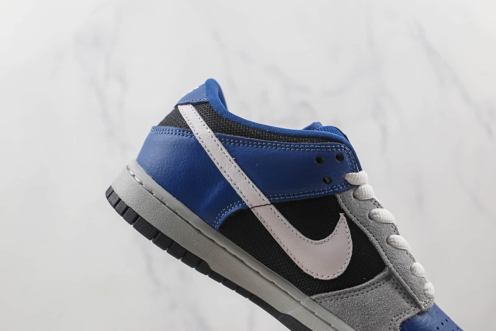 耐克Nike SB Dunk Low Warriors纯原版本低帮SB DUNK皇家蓝灰色绒面大学白勾板鞋内置气垫 货号：304292-013