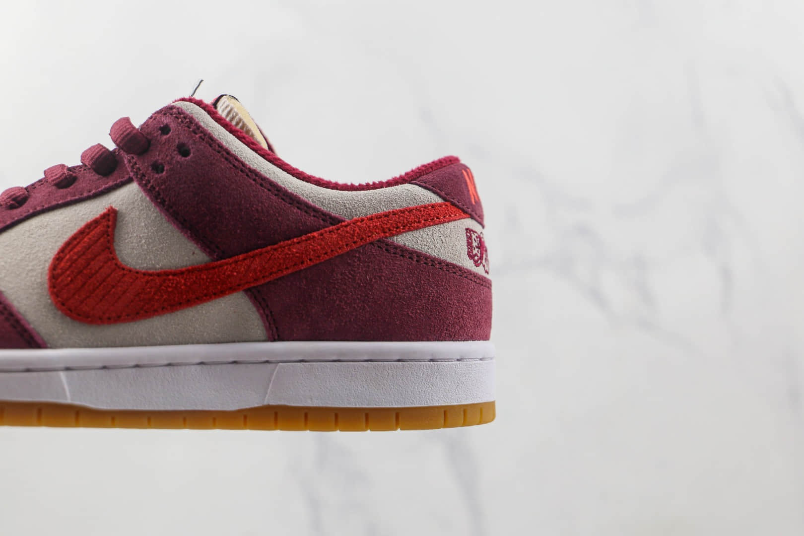 耐克Nike SB Dunk Low Pro Color纯原版本低帮SB DUNK灯芯绒酒红色板鞋内置气垫 货号：DX4589-600
