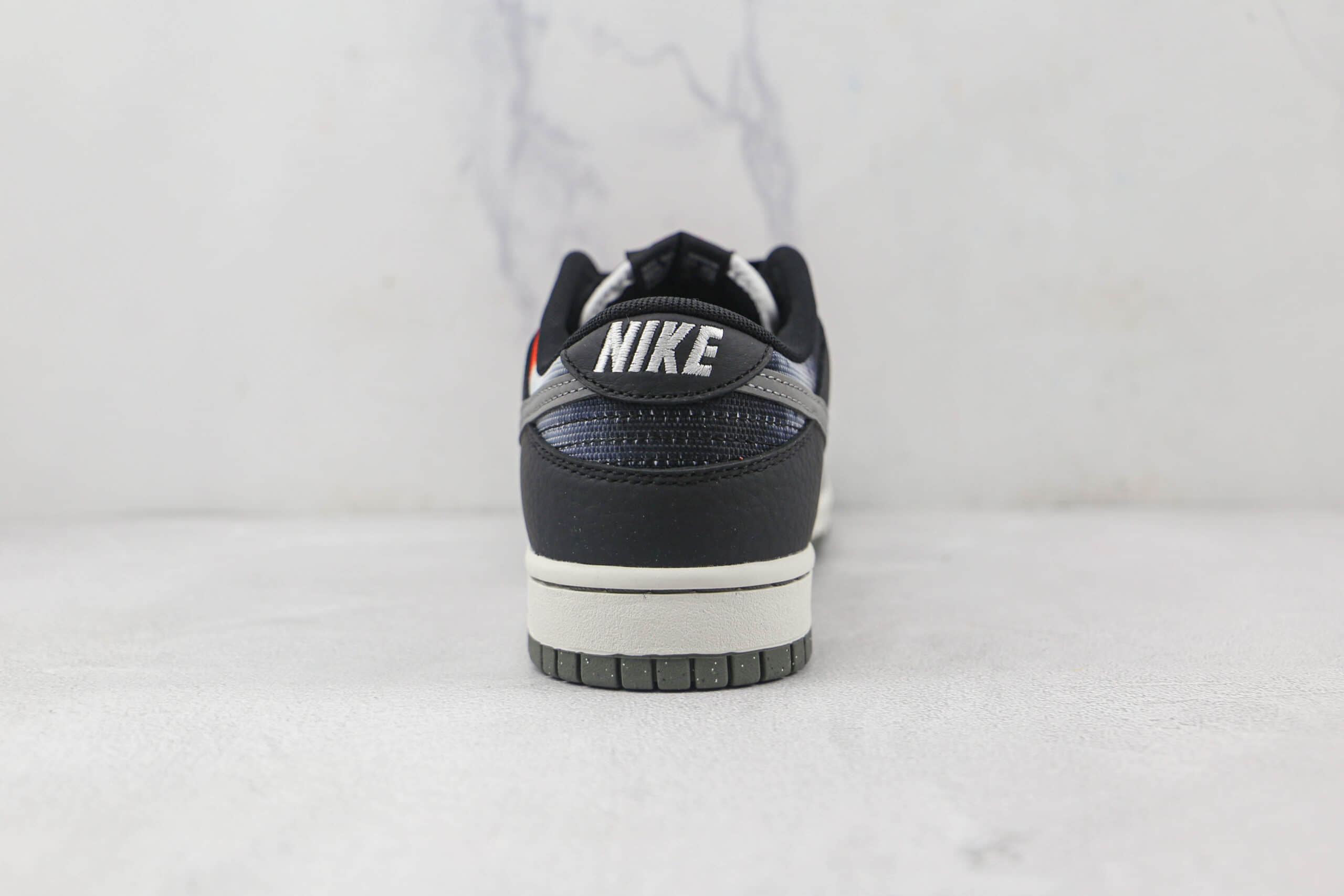 耐克Nike SB Zoom Dunk Low Graffti纯原版本低帮SB DUNK黑橙色板鞋原楦头纸板打造 货号：DM0108-001