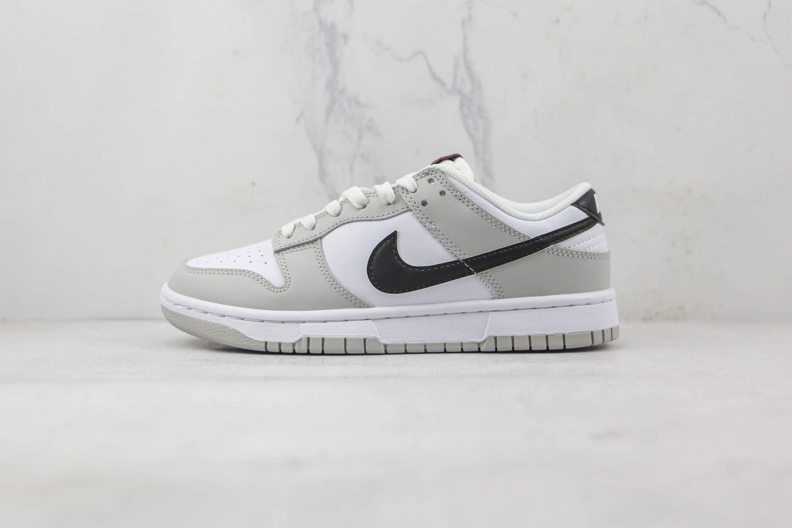 耐克Nike SB Dunk Low纯原版本低帮SB DUNK烟灰配色板鞋内置气垫 货号：DR9654-001