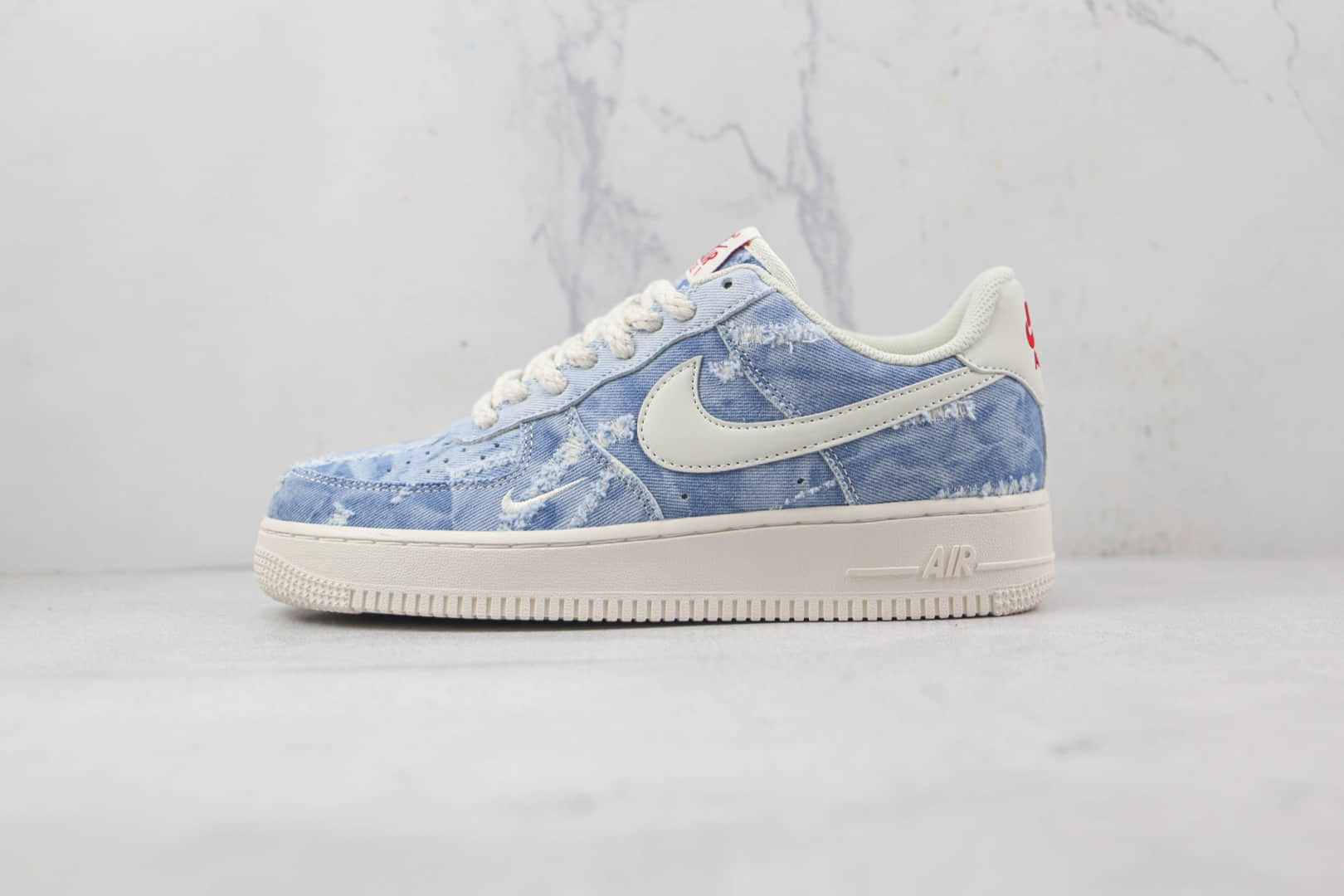 耐克Nike Air Force1纯原版本低帮空军一号牛仔做旧配色板鞋内置气垫原盒原标 货号：DY1830-100