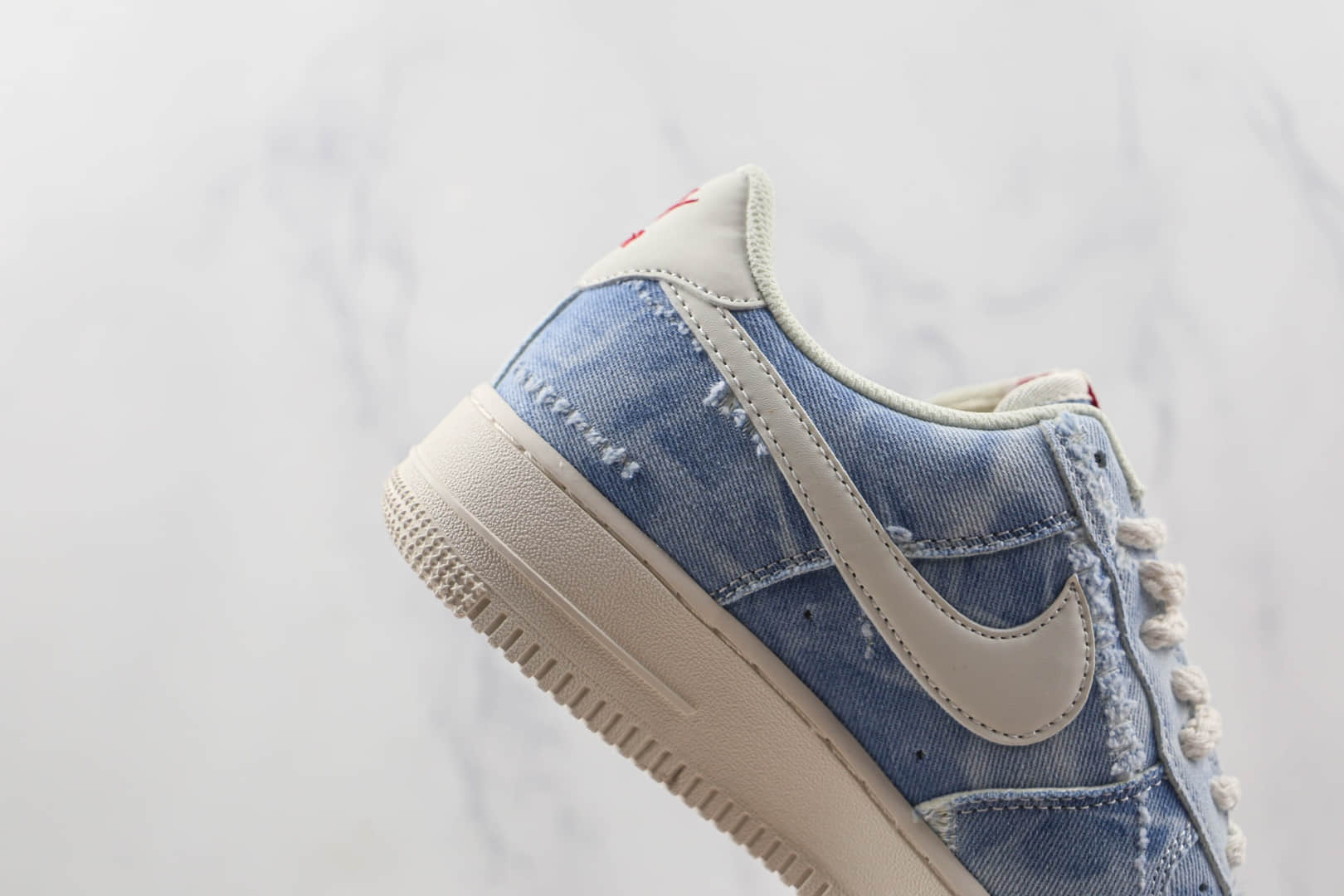 耐克Nike Air Force1纯原版本低帮空军一号牛仔做旧配色板鞋内置气垫原盒原标 货号：DY1830-100