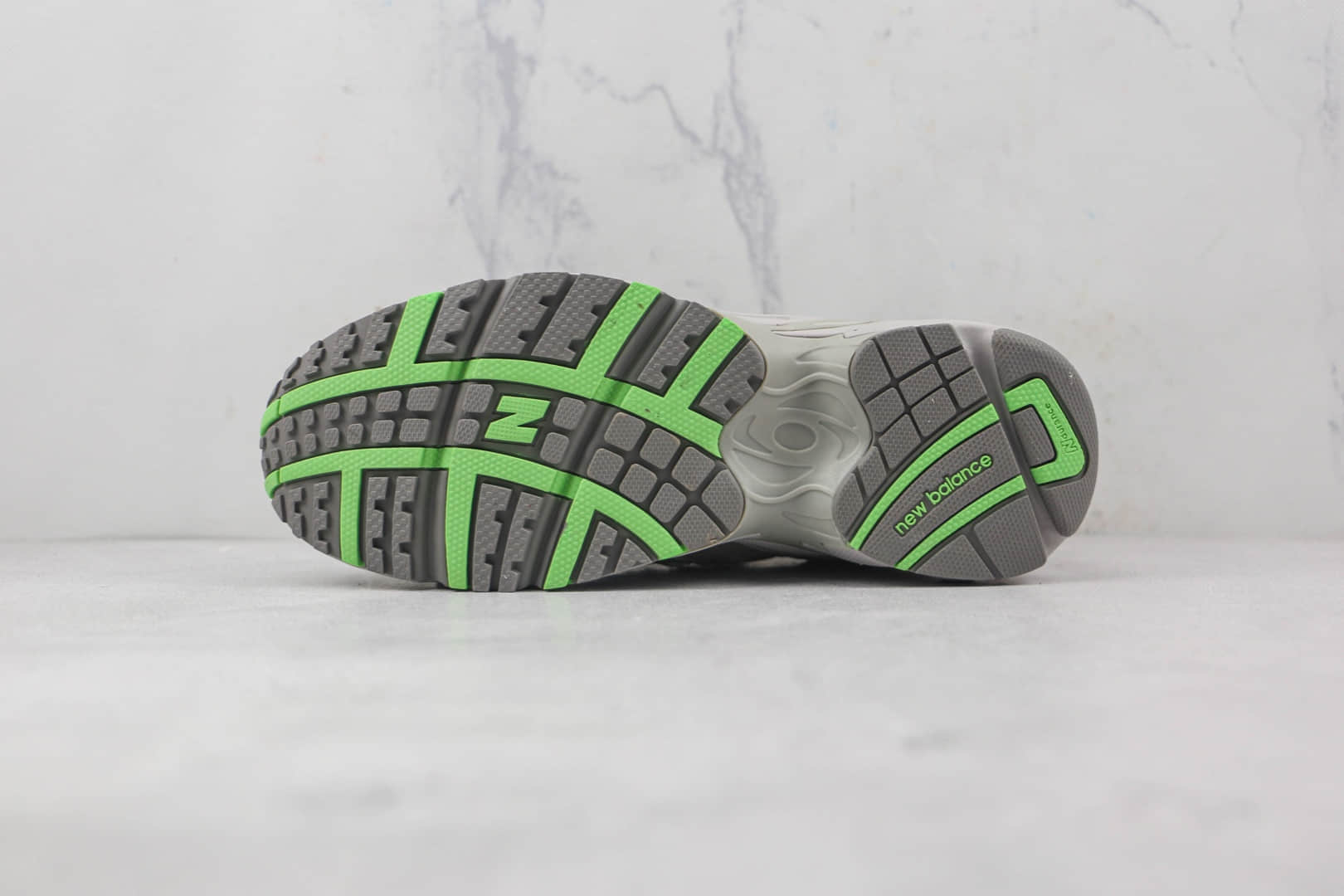 新百伦New Balance 725纯原版本李知恩同款荧光绿慢跑鞋原楦头纸板打造 货号：ML725NI1