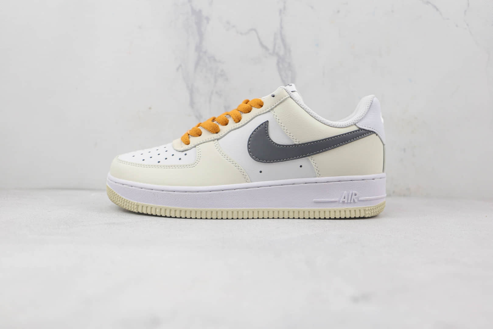 耐克Nike Air Force1纯原版本低帮空军一号白黄灰钩板鞋内置气垫 货号：CW2288-200