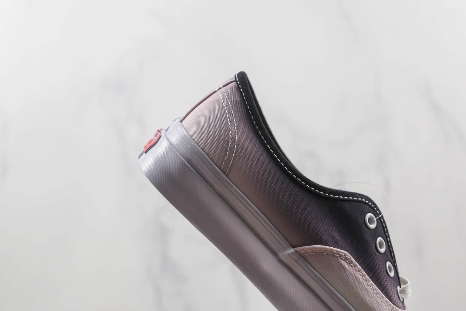 万斯Vans Vault OG Authentic LX公司级版本高端支线渐变黑紫硫化板鞋原楦头纸板打造