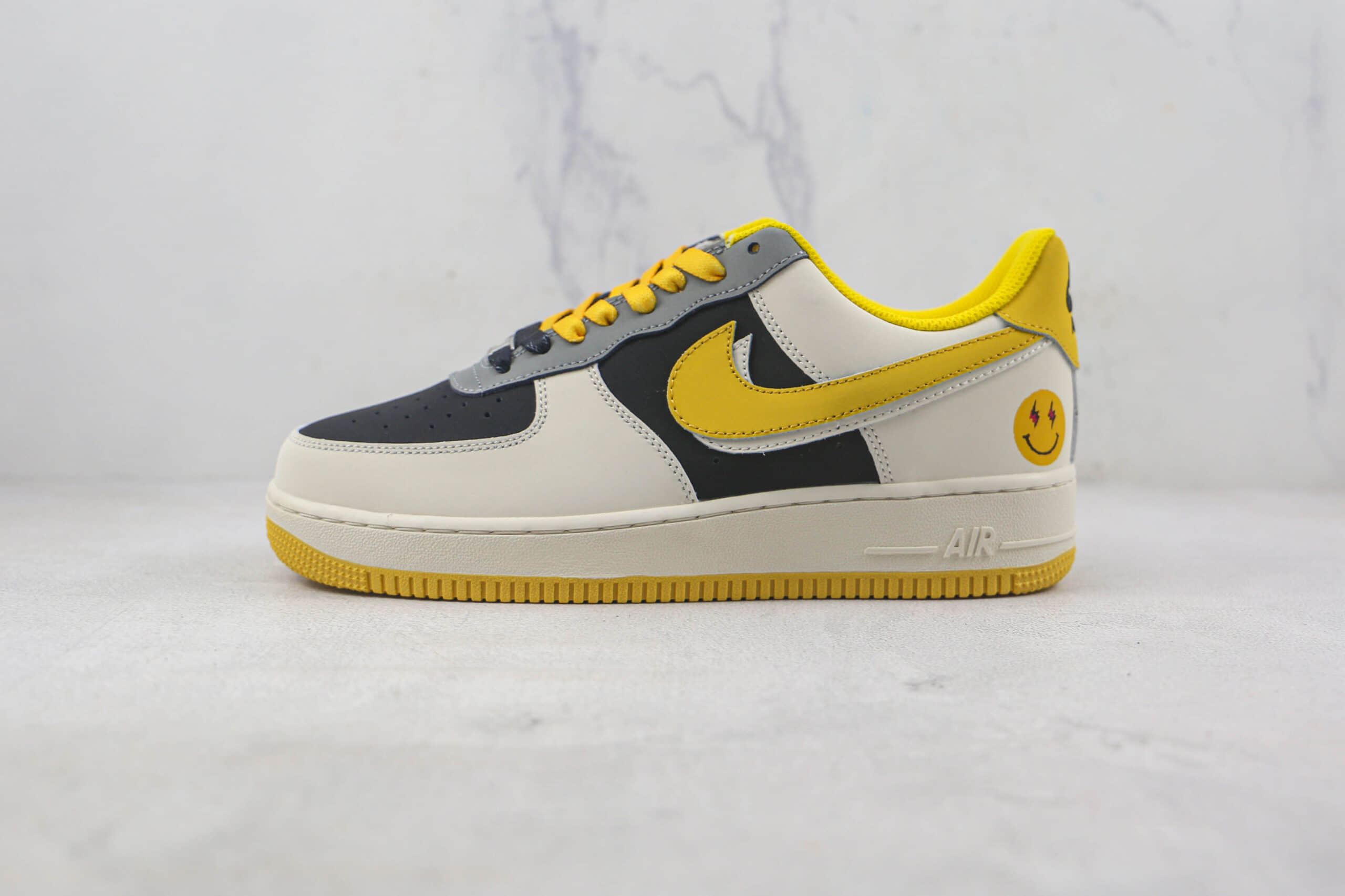 耐克Nike Air Force 1 07 Low莆田纯原复刻版本低帮空军一号笑脸白黄双钩配色板鞋内置气垫 货号：AF1234-004