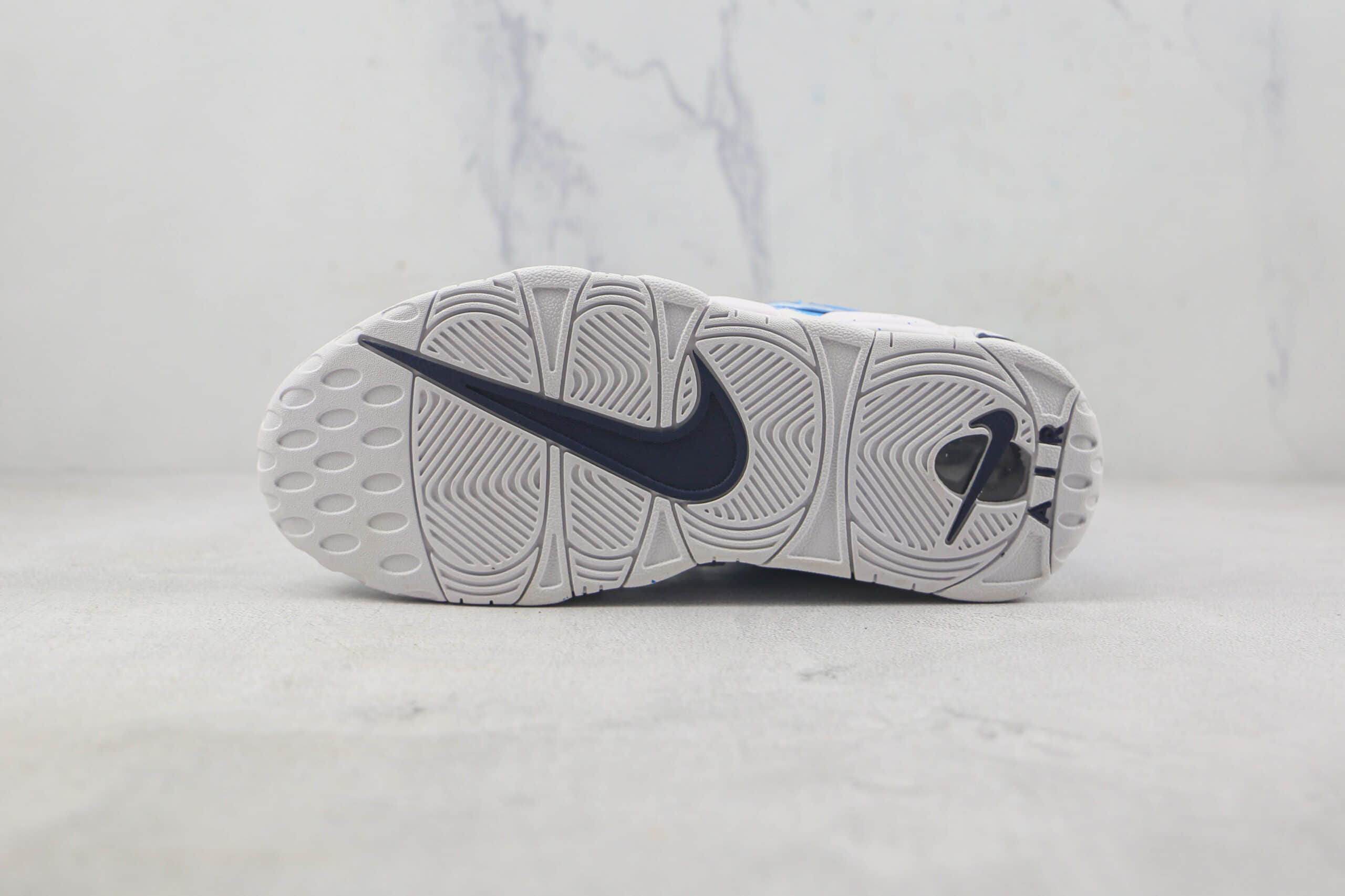 耐克Nike Air More Uptempo莆田纯原复刻版本皮蓬珍珠白蓝渐变篮球鞋原档案数据开发 货号：DH9719-100