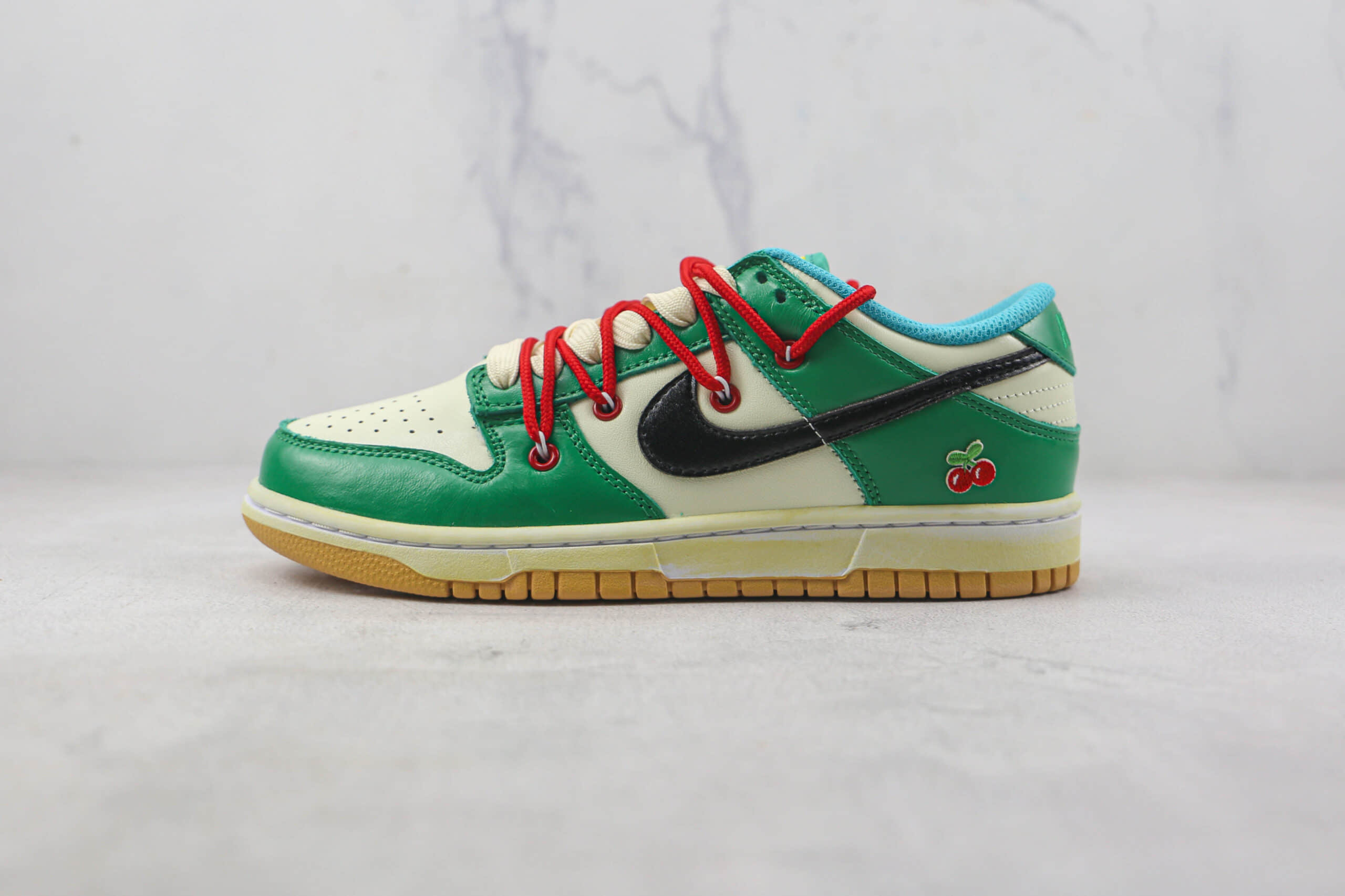 耐克Nike SB Dunk Low Cherry莆田纯原复刻版本低帮SB DUNK白绿抽绳樱桃配色板鞋原楦头纸板打造 货号：DH0952-100