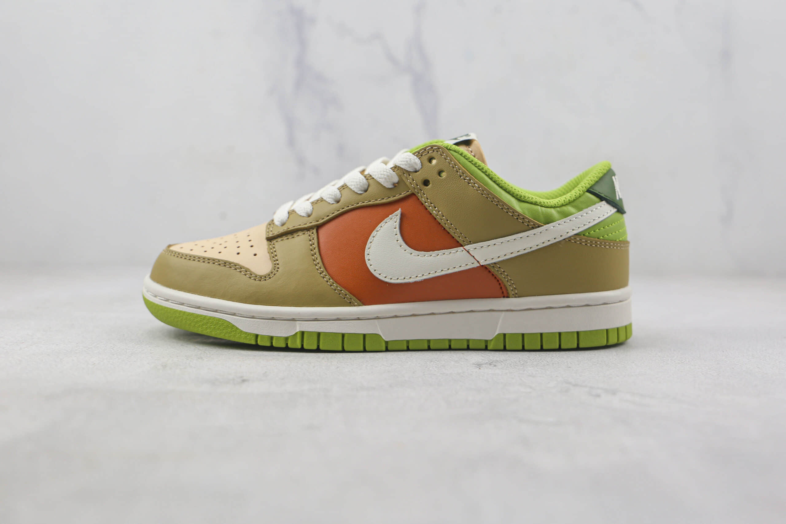 耐克Nike SB Zoom Dunk Low莆田天花板DUNK彩色拼接板鞋原楦头纸板打造原盒原标 货号：DV9108-711