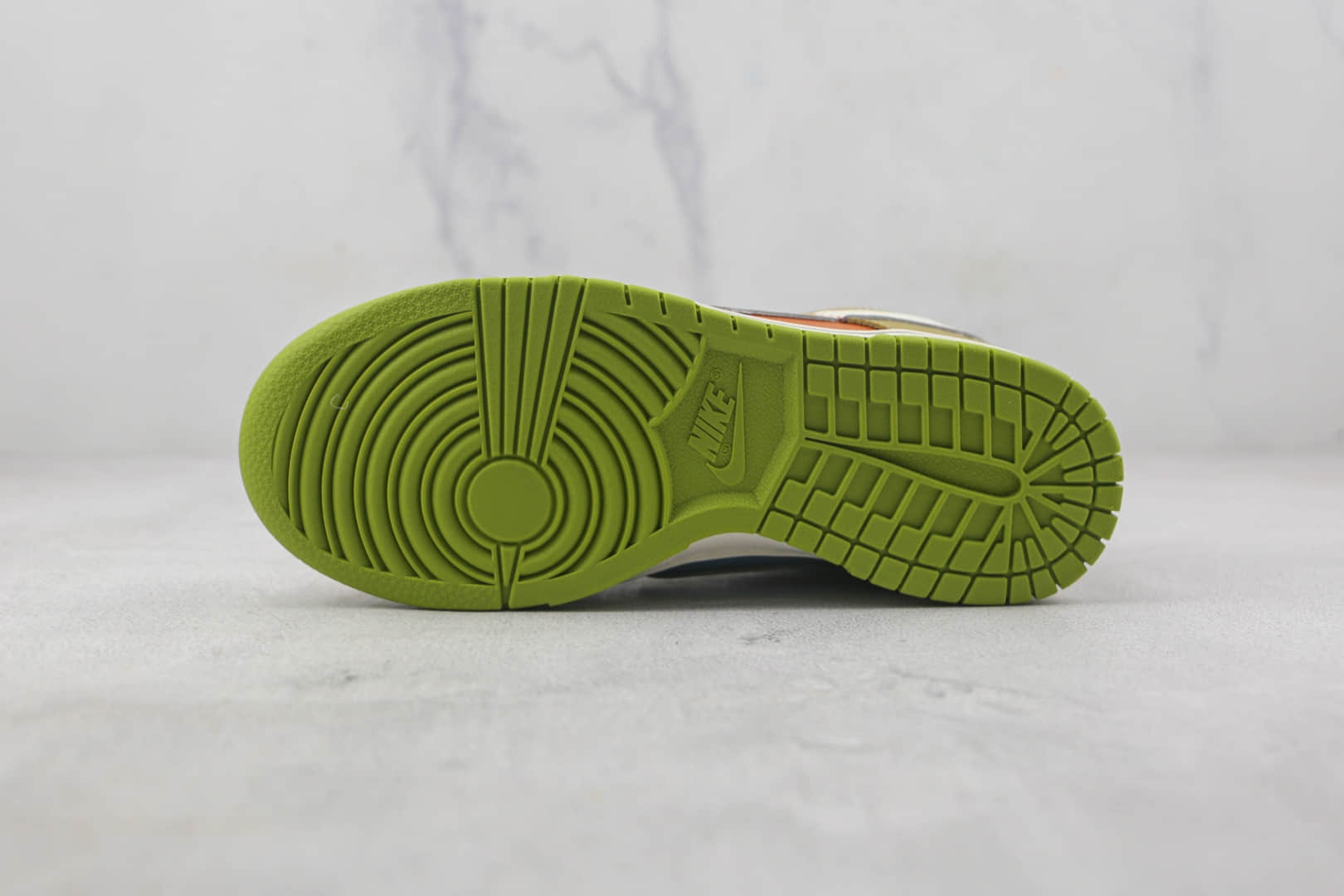 耐克Nike SB Zoom Dunk Low莆田天花板DUNK彩色拼接板鞋原楦头纸板打造原盒原标 货号：DV9108-711