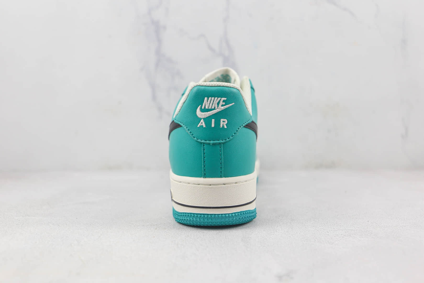 耐克Nike Air Force 1 07 Low莆田纯原复刻低帮空军一号白绿黑钩板鞋内置气垫 货号：GH5696-302