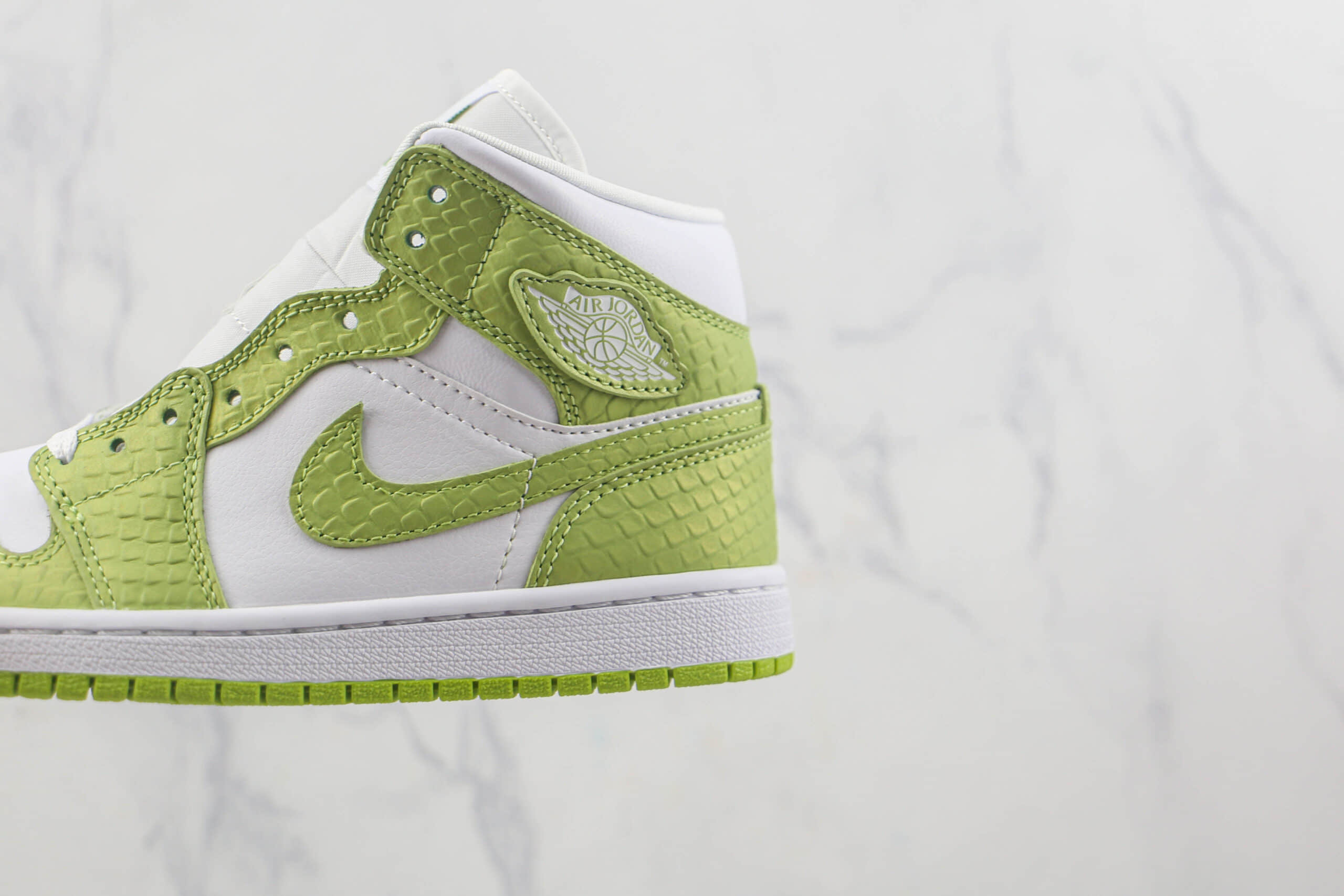 乔丹Air Jordan 1 Mid SE Green Python莆田纯原复刻中帮AJ1绿色蟒蛇配色板鞋原楦头纸板打造 货号：DV2959-113