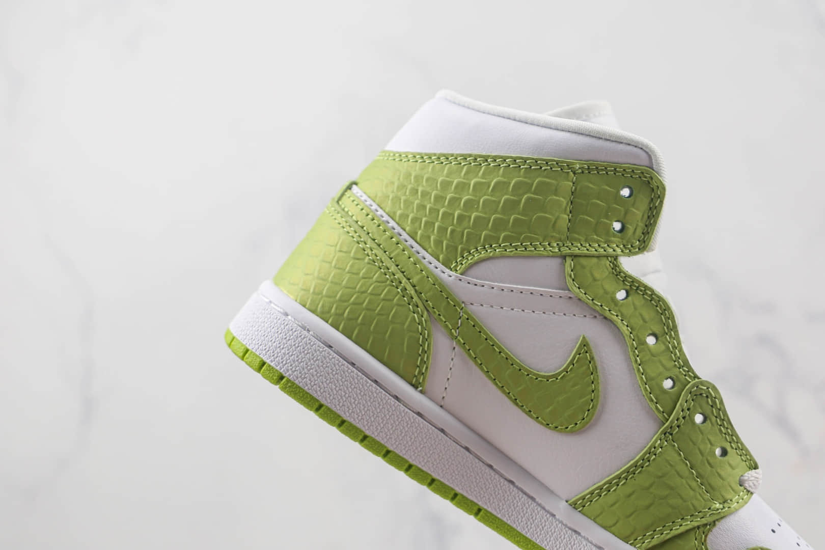 乔丹Air Jordan 1 Mid SE Green Python莆田纯原复刻中帮AJ1绿色蟒蛇配色板鞋原楦头纸板打造 货号：DV2959-113