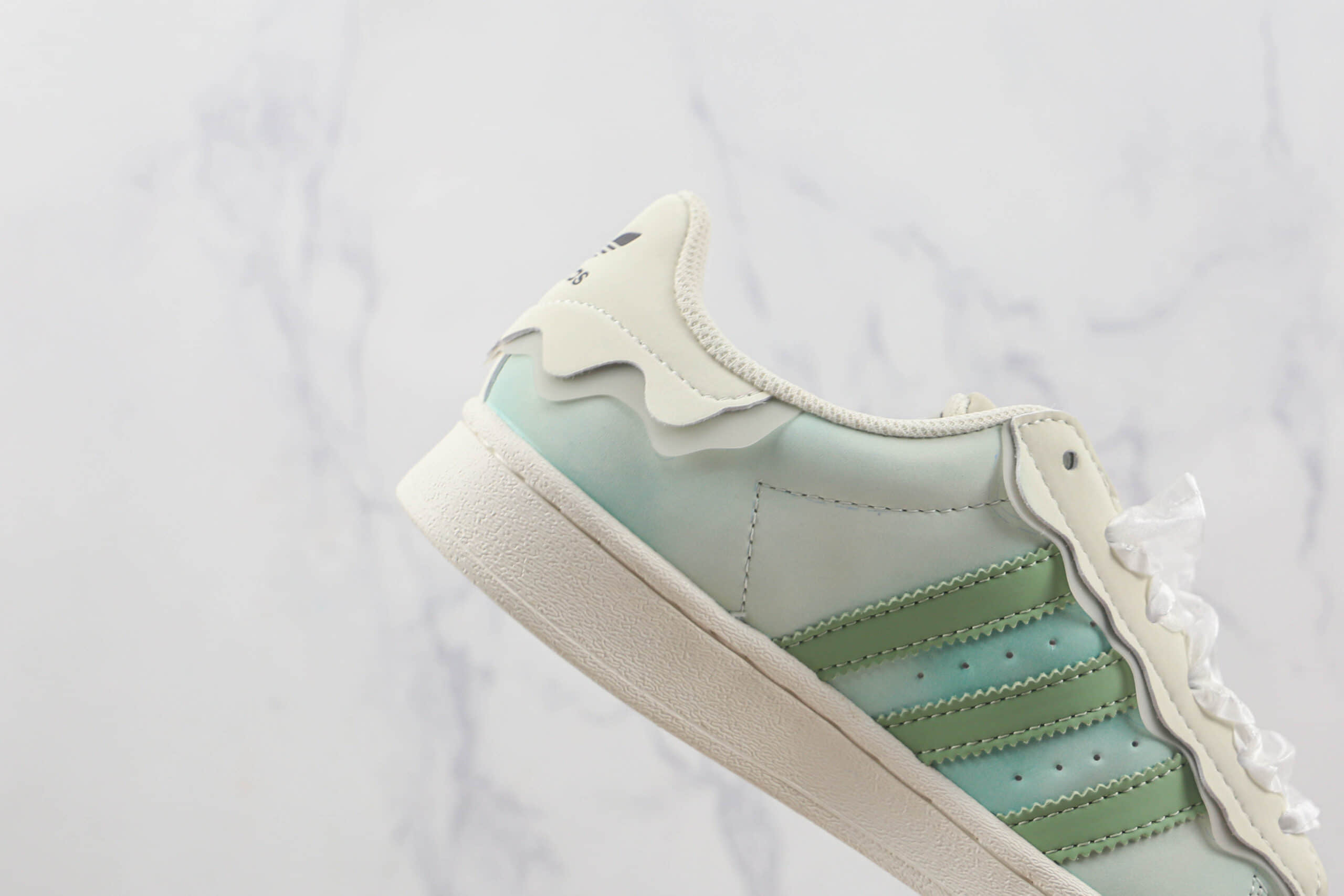 阿迪达斯adidas Originals Superstar Sail Green Lace莆田纯原复刻三叶草贝壳头米白绿花边雪糕丝带配色板鞋原楦头纸板打造 货号：GW4441