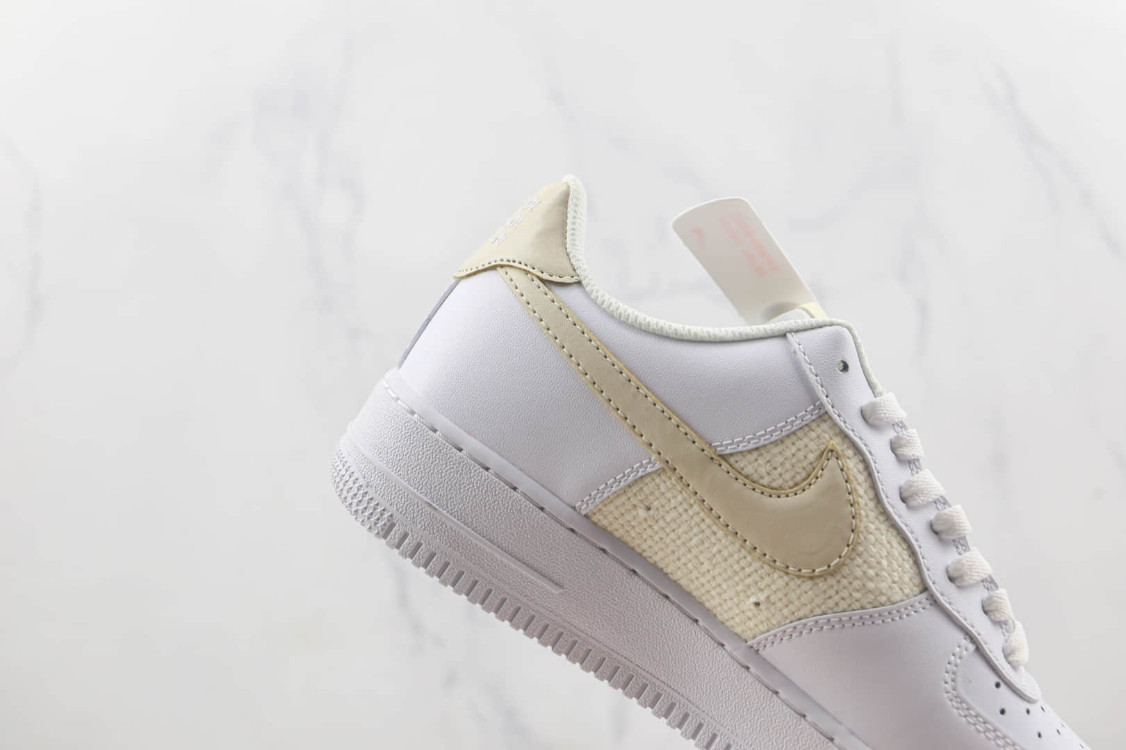 耐克Nike Air Force 1 07 Low莆田纯原复刻低帮空军一号白面黄钩板鞋内置气垫 货号：DJ9945-100