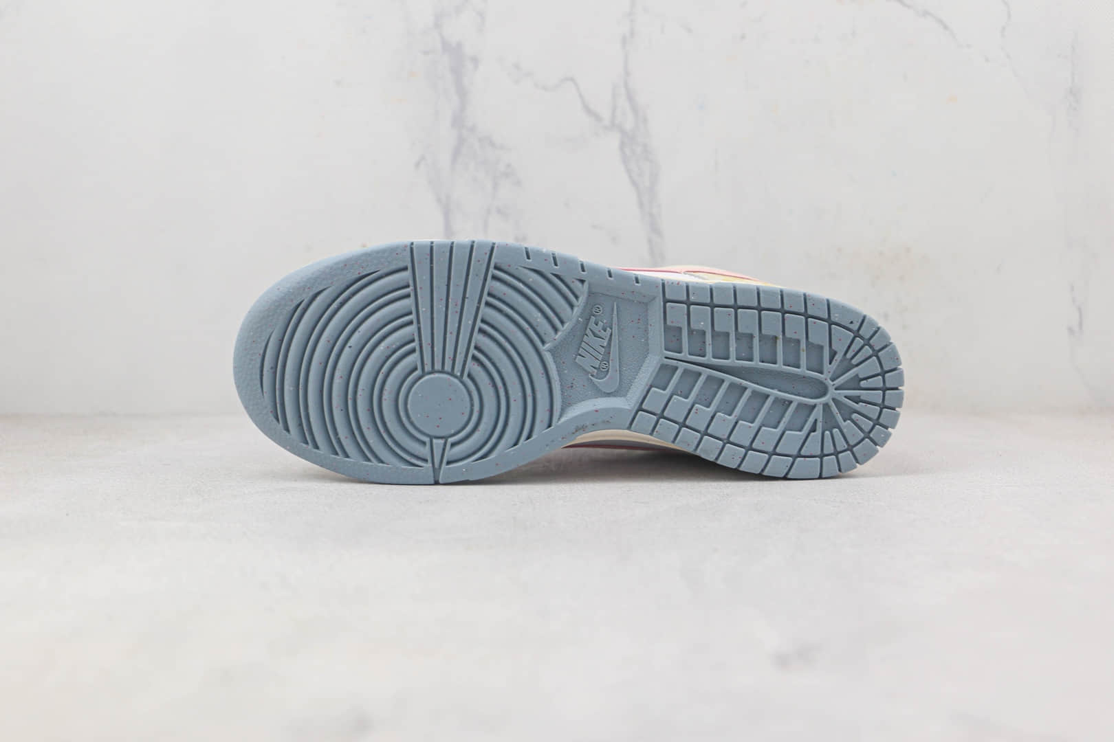 耐克Nike SB Dunk Low莆田天花板纯原复刻版本低帮SB DUNK复活节白蓝粉色板鞋原楦头纸板打造 货号：DV6486-100