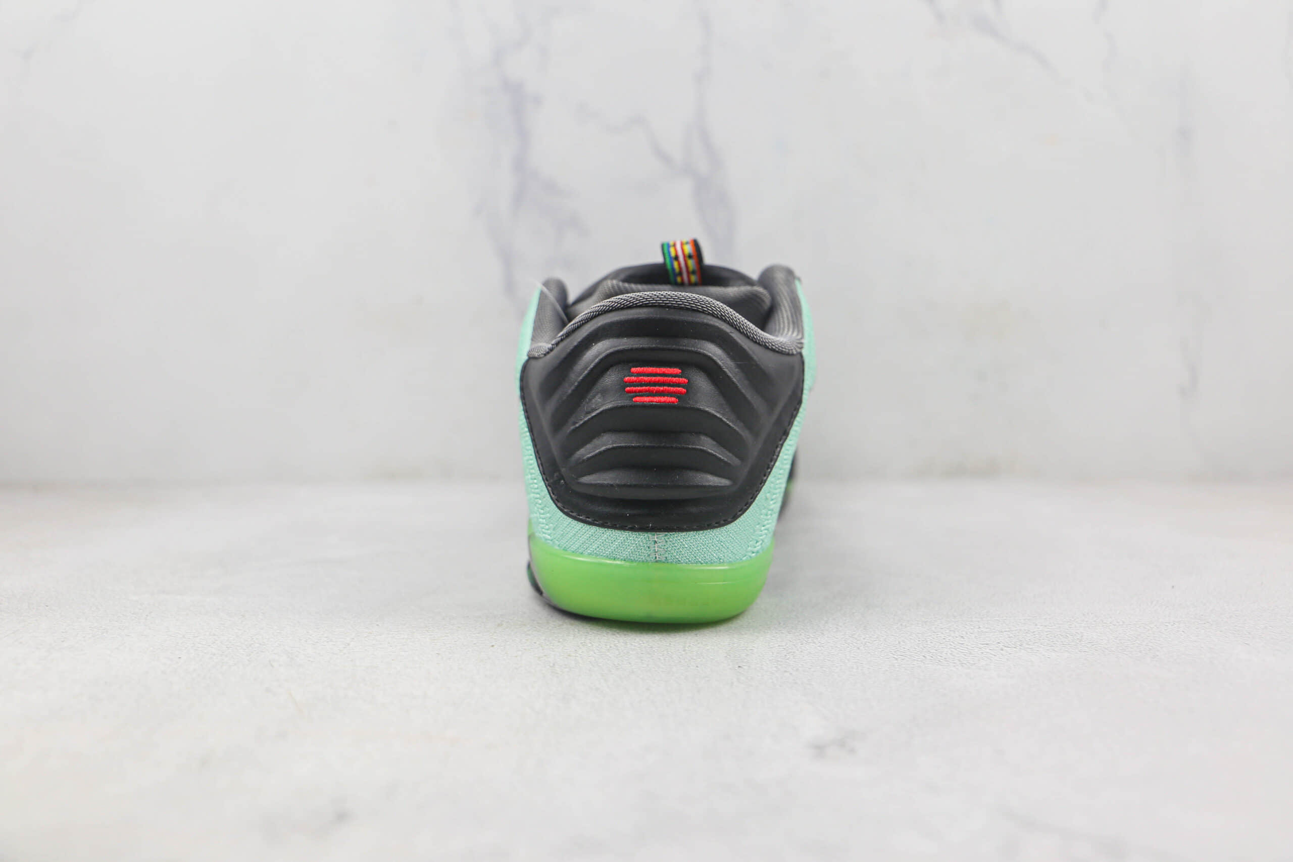耐克Nike Kobe 11 Elite Low Black Mamba Collection Fade To Black莆田纯原复刻版本科比11代北极光配色实战篮球鞋支持实战 货号：822521-305