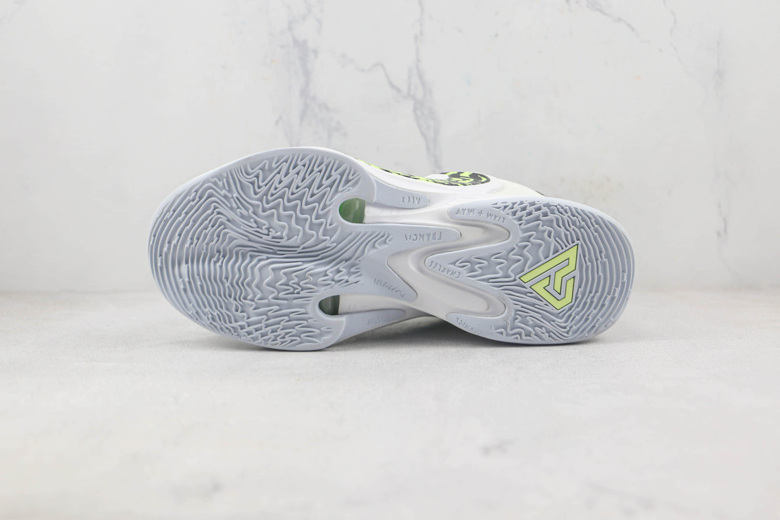 耐克Nike Zoom Freak 4 EP莆田纯原复刻版本字母哥4代实战篮球鞋原楦头纸板打造 货号：DJ6149-100