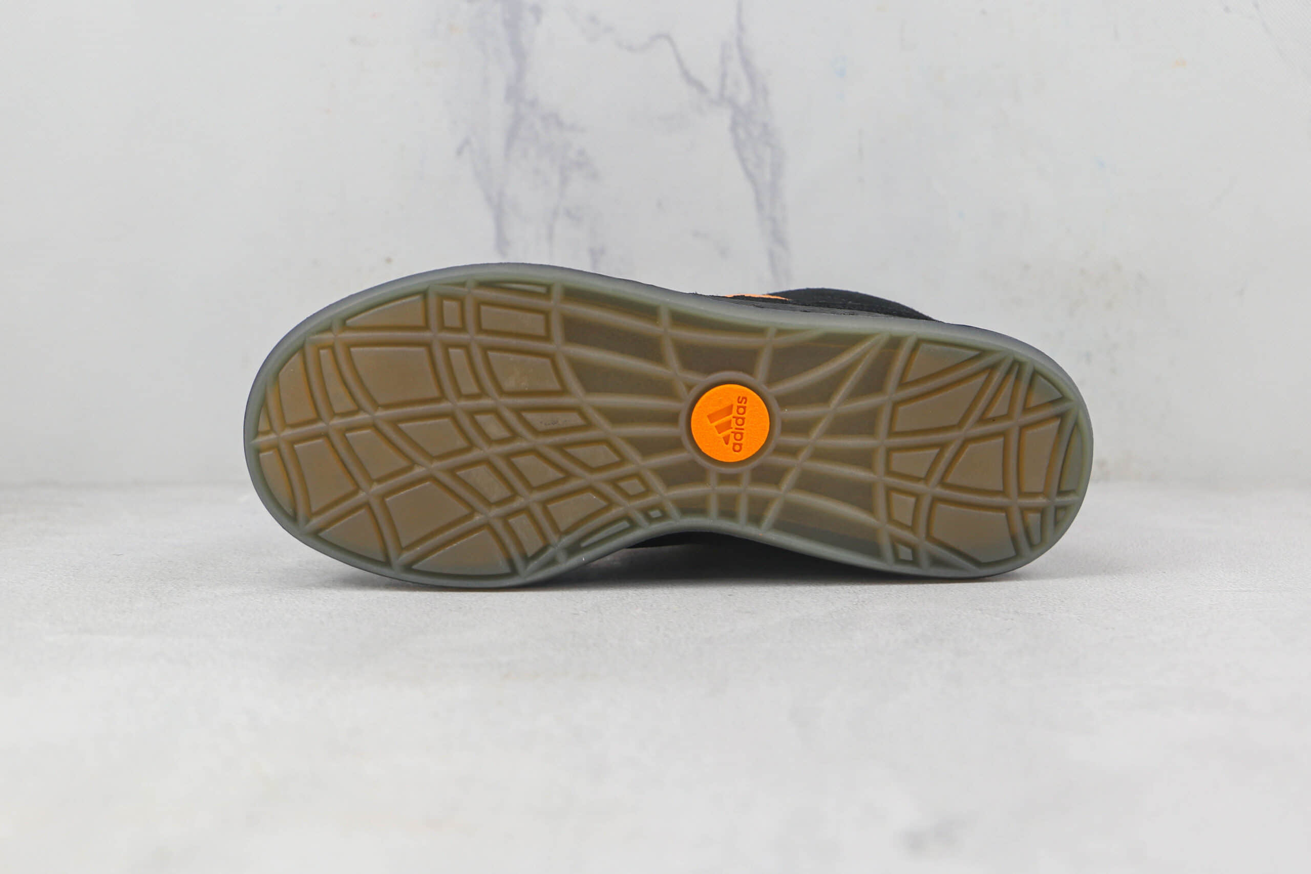 阿迪达斯adidas Adimatic Jamal smith莆田纯原复刻版本黑橙色复古板鞋原楦头纸板打造 货号：GX8976