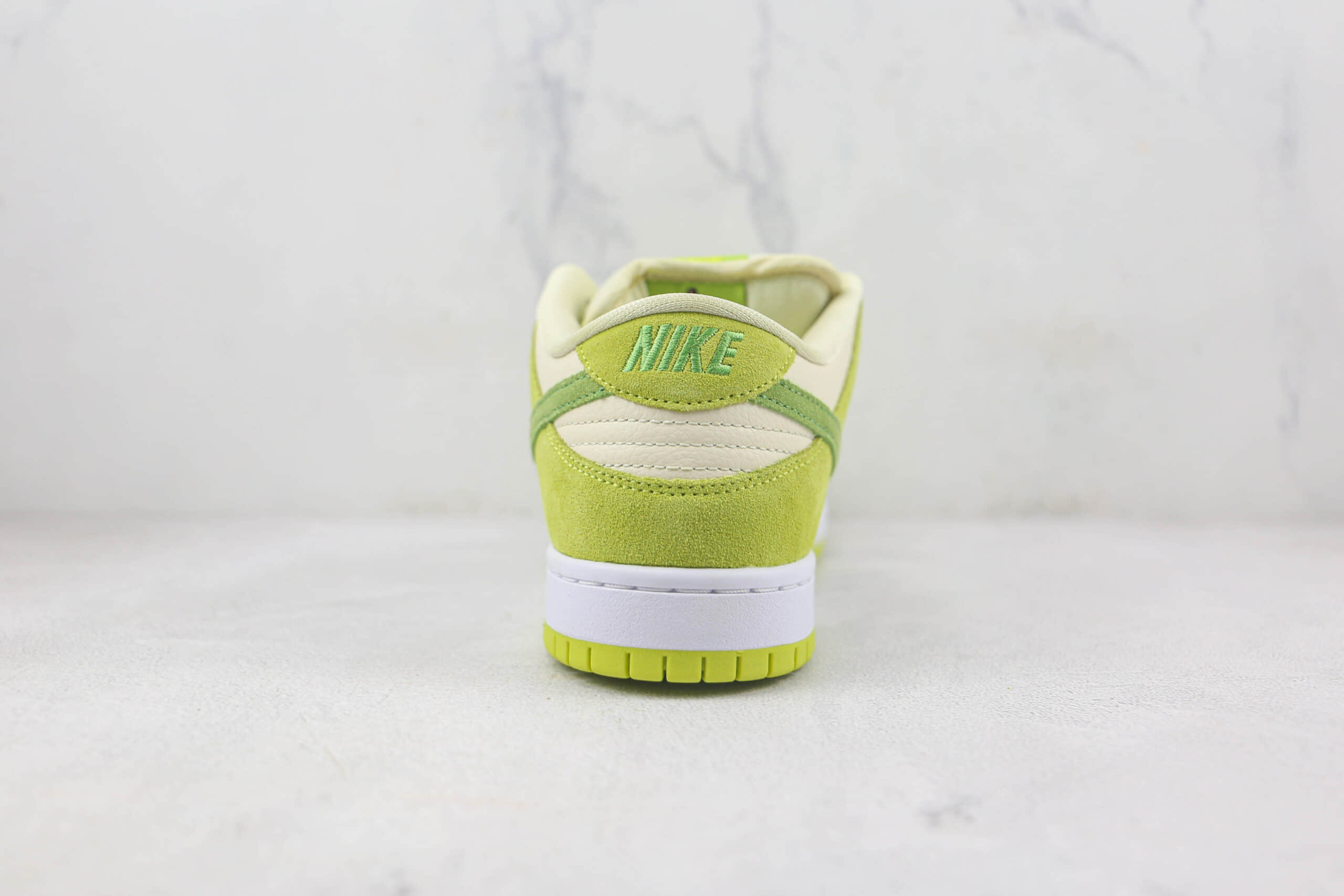 耐克Nike SB Dunk Low莆田天花板sb dunk苹果绿配色板鞋内置气垫原盒原标 货号：DM0807-300