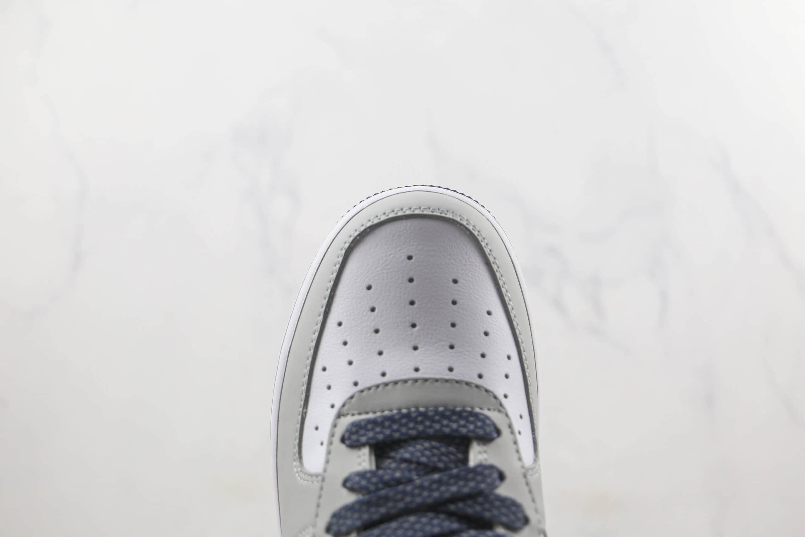 耐克Nike Air Force1莆田纯原复刻版本低帮空军一号灰白色板鞋内置气垫原盒原标 货号：KU5696-002