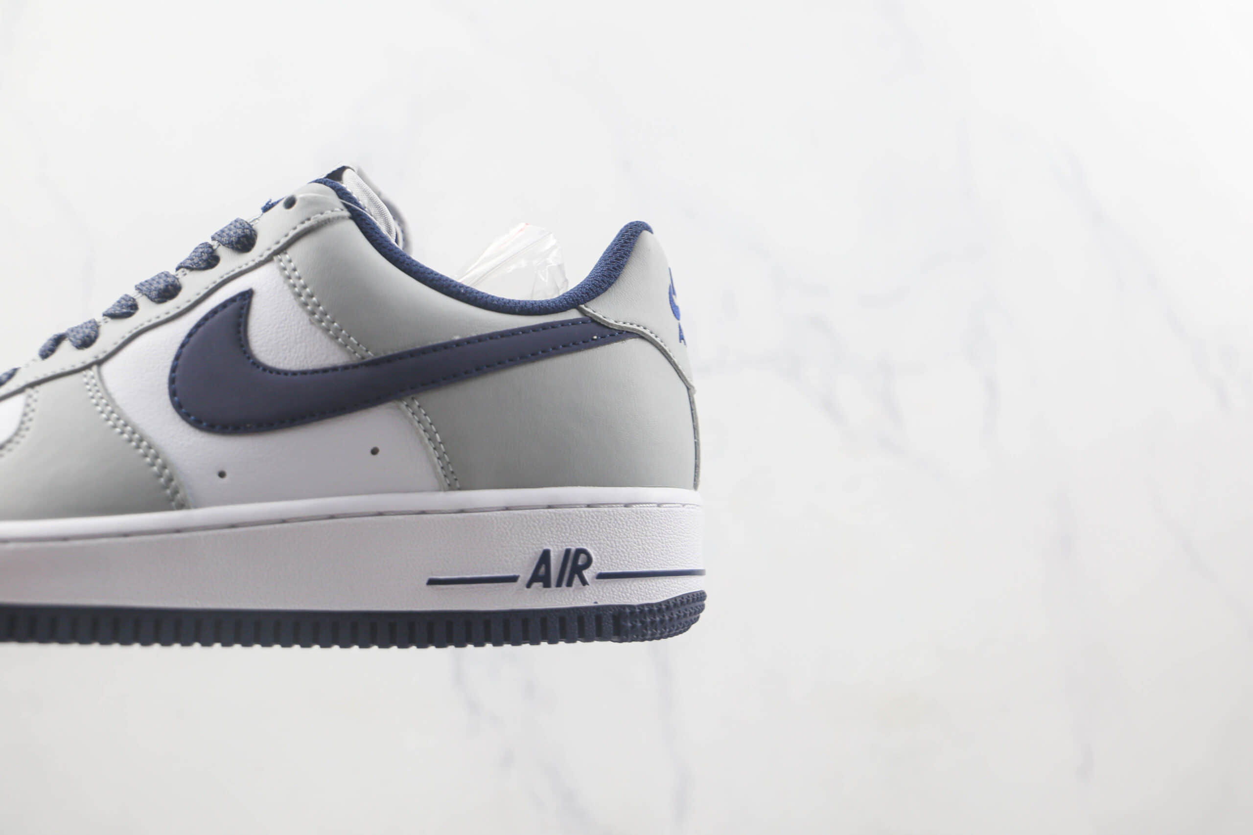 耐克Nike Air Force1莆田纯原复刻版本低帮空军一号灰白色板鞋内置气垫原盒原标 货号：KU5696-002