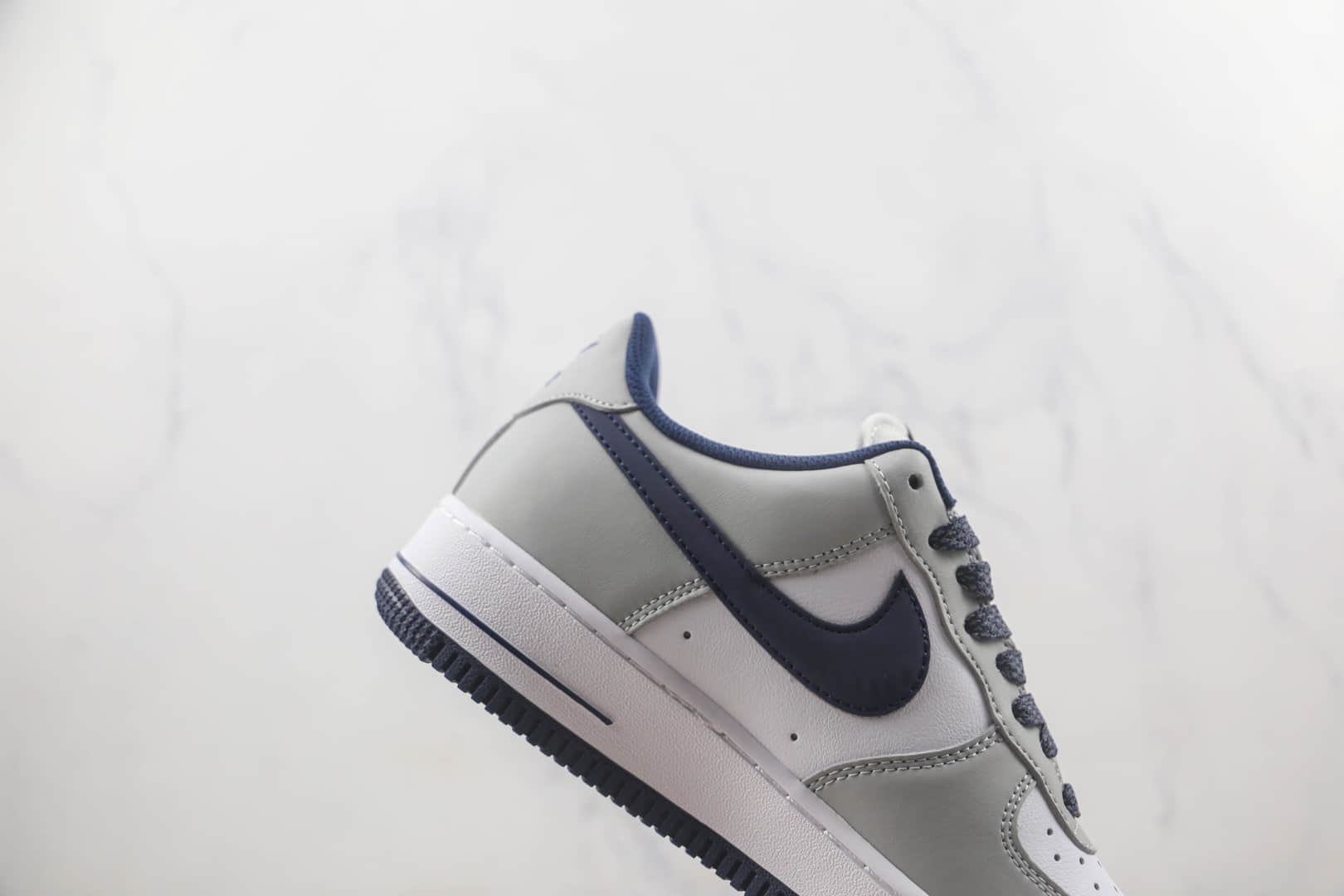 耐克Nike Air Force1莆田纯原复刻版本低帮空军一号灰白色板鞋内置气垫原盒原标 货号：KU5696-002