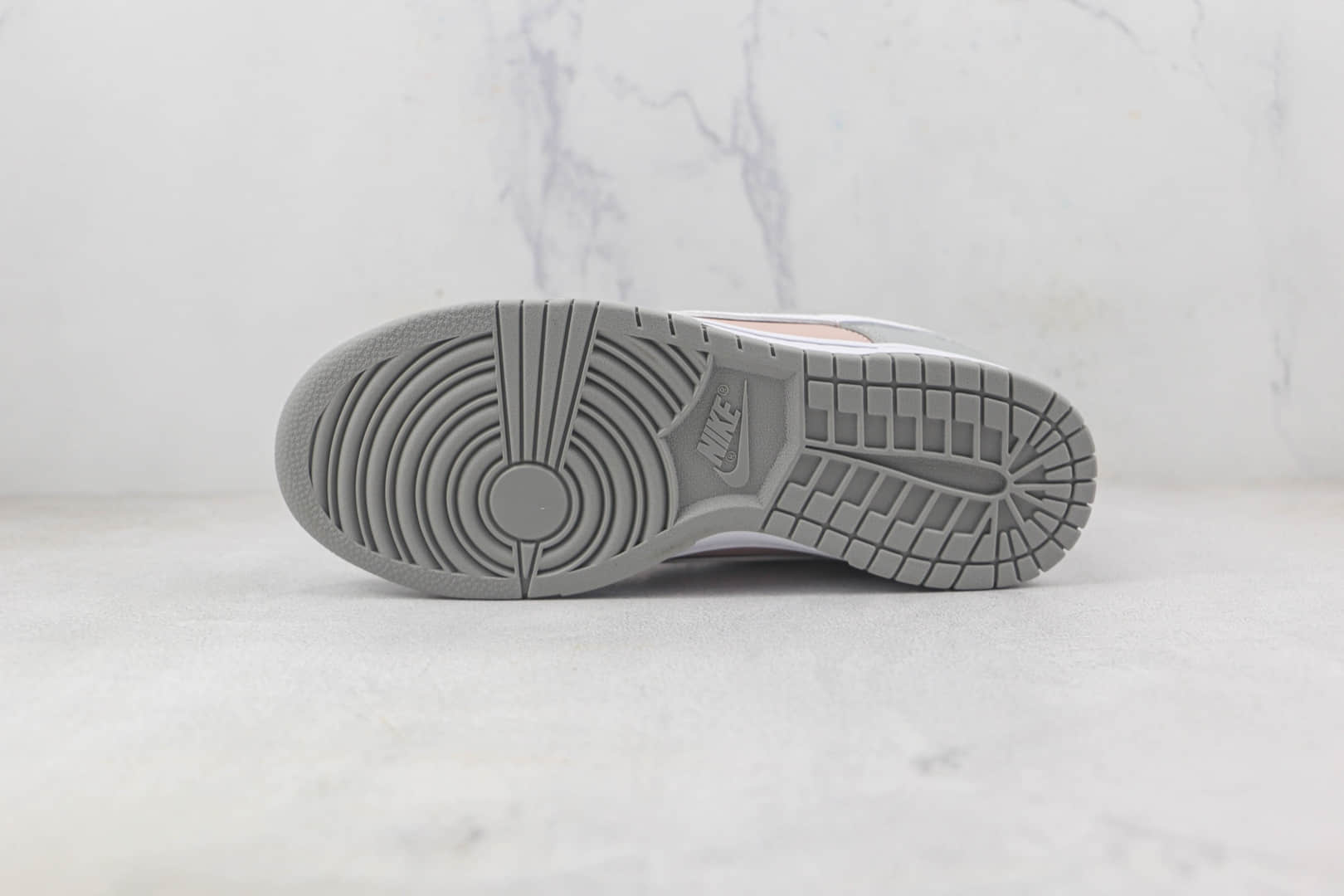 耐克Nike SB Dunk low莆田天花板纯原复刻版本低帮SB DUNK灰粉拼接板鞋内置气垫原盒原标 货号：DM8329-600