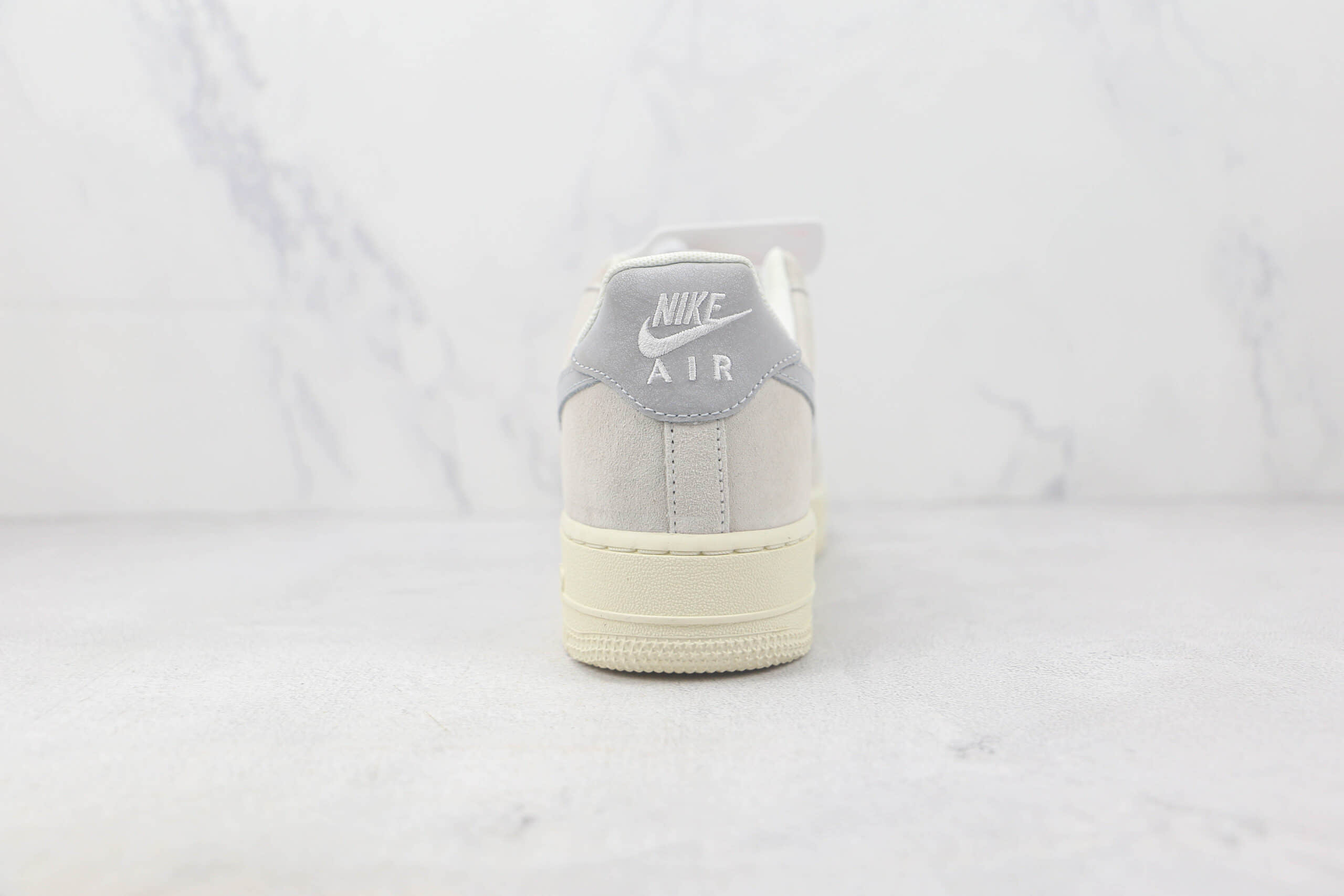 耐克Nike Air Force 1 Low 07莆田纯原复刻版本低帮灰银色空军一号板鞋内置气垫原盒原标 货号：DO9801-100