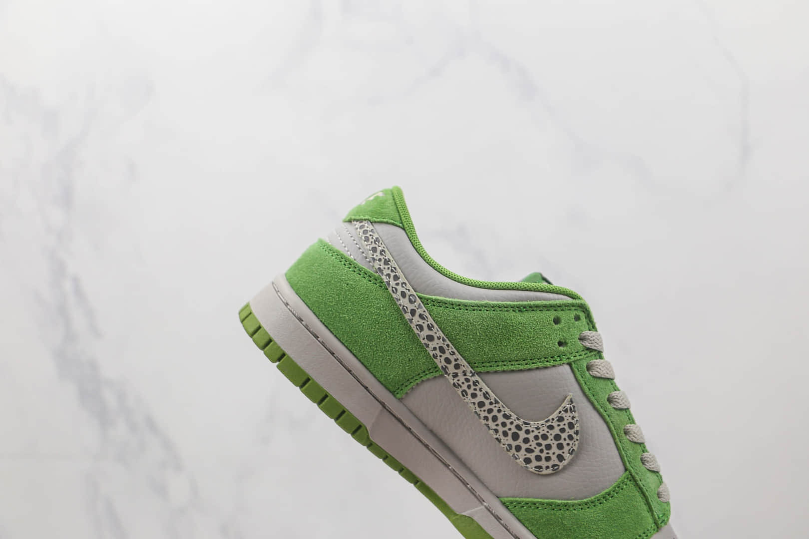 耐克Nike SB Dunk Low莆田天花板低帮SB DUNK豹纹勾白绿配色板鞋原盒原标 货号：DR0156-300