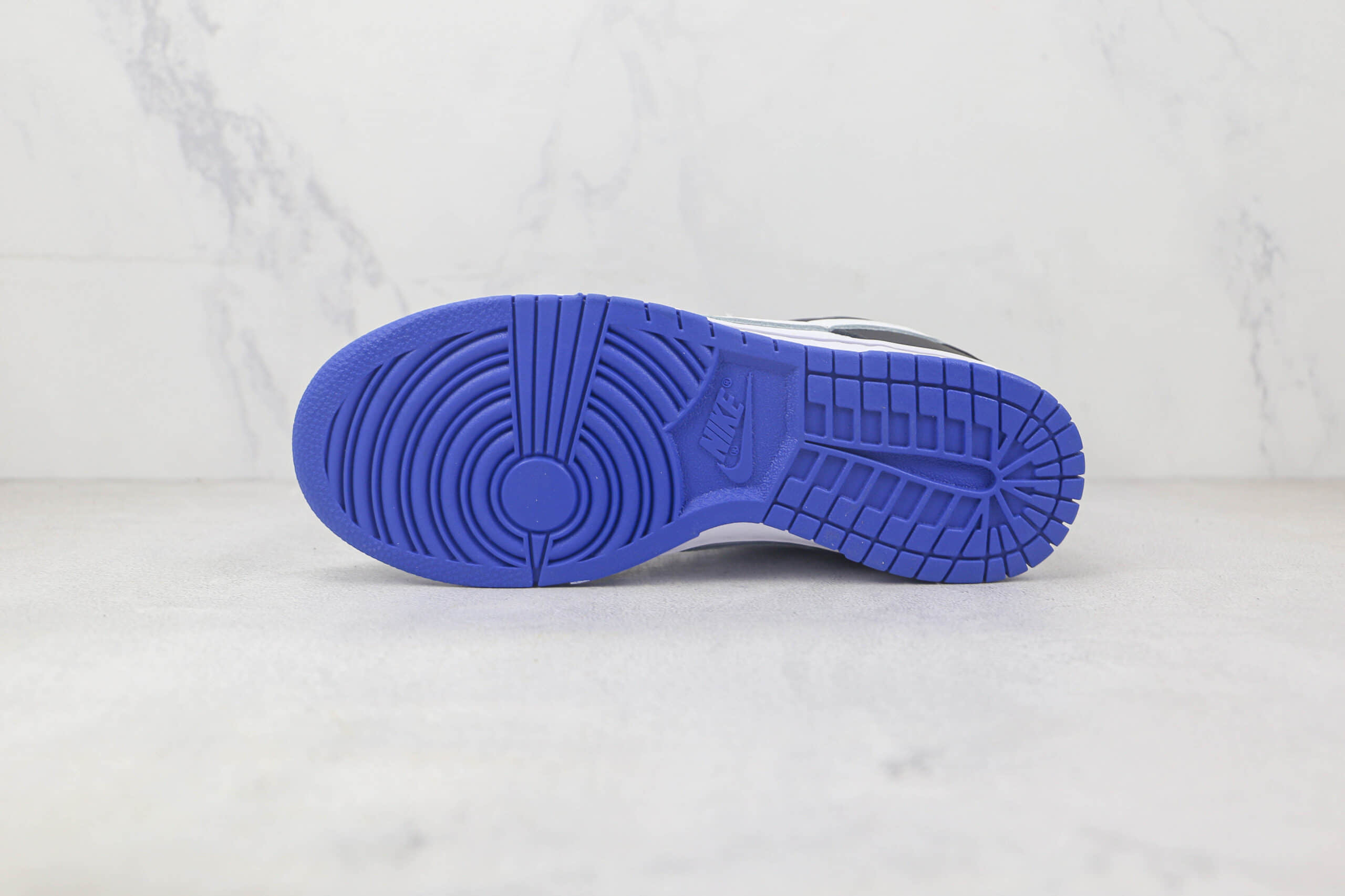 耐克Nike SB Dunk Low Dunk莆田天花板纯原复刻版本低帮SB DUNK白黑蓝色板鞋原盒原标 货号：FD9064-110