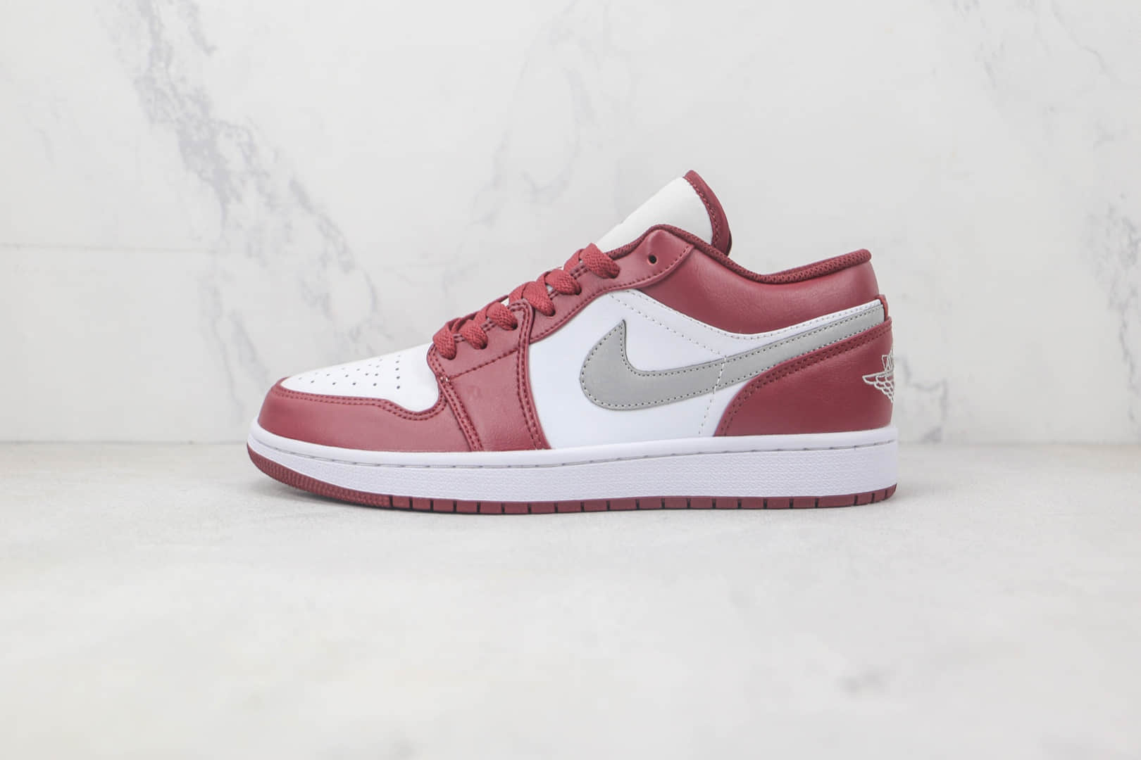 乔丹Air Jordan 1 Low Bordeaux莆田纯原复刻版本低帮AJ1白酒红银勾配色板鞋原楦头纸板打造 货号：553558-615