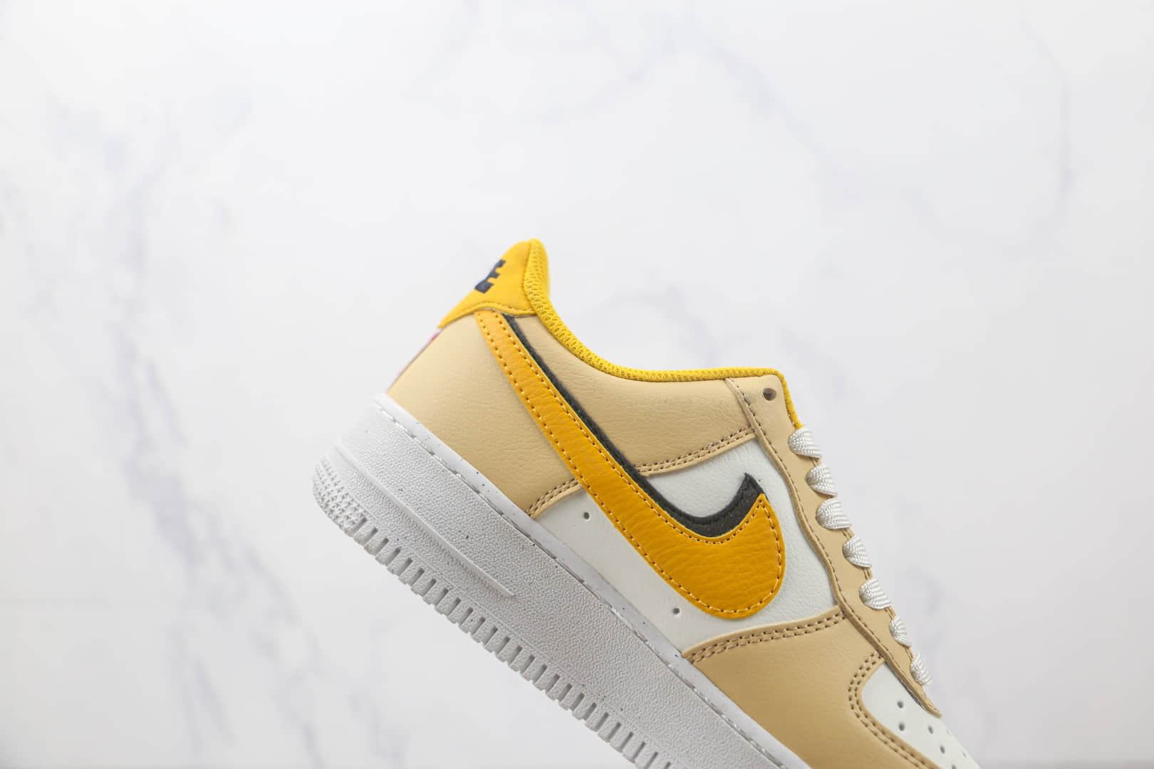 耐克Nike Air Force 1 Low 07 LV8 EMB 82 Double Swoosh Yellow莆田纯原复刻版本低帮空军一号黄白黑双钩配色板鞋内置气垫 货号：DX6065-171