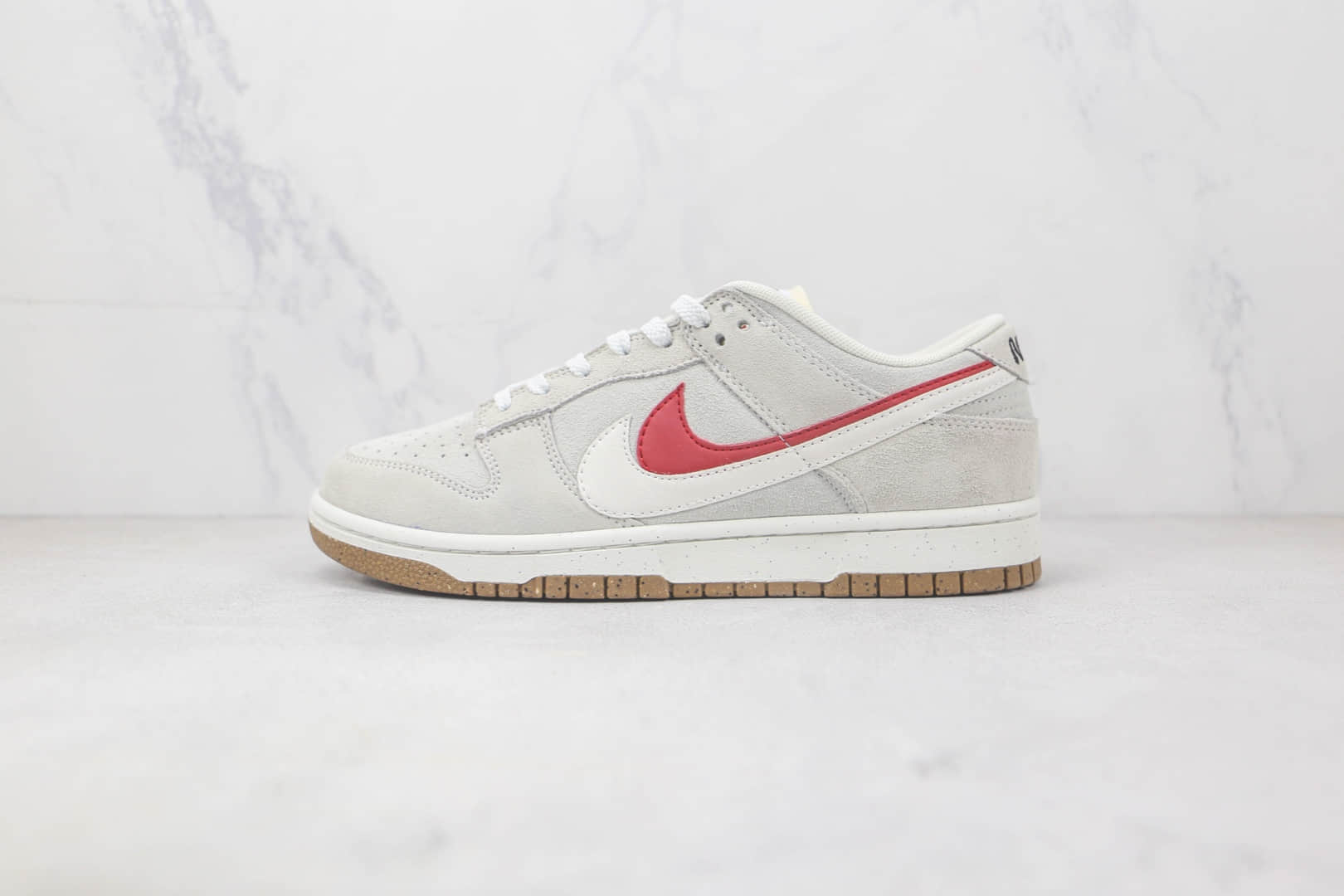 耐克Nike Dunk Low SE 85莆田天花板低帮SB DUNK灰红双勾板鞋原楦头纸板打造 货号：DO9457-100