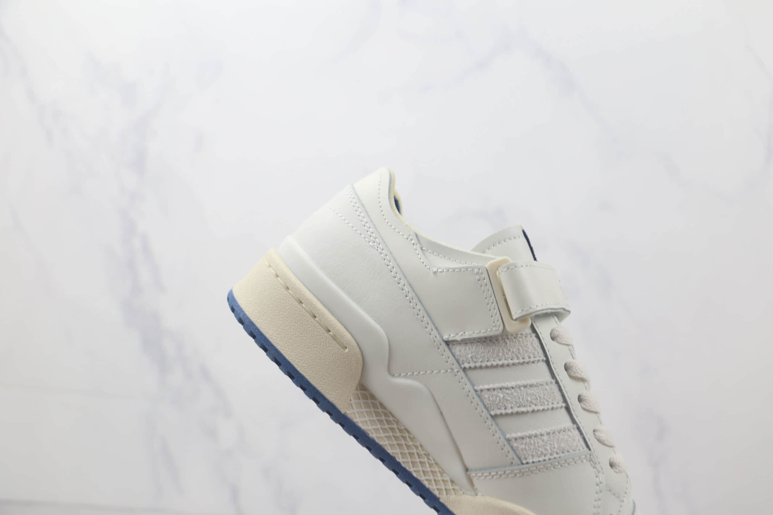 阿迪达斯adidas originals Forum 84 low纯原版本魔术贴款Forum84白蓝三色logo休闲板鞋 阿迪达斯低帮Forum84复古板鞋 货号：GW4333