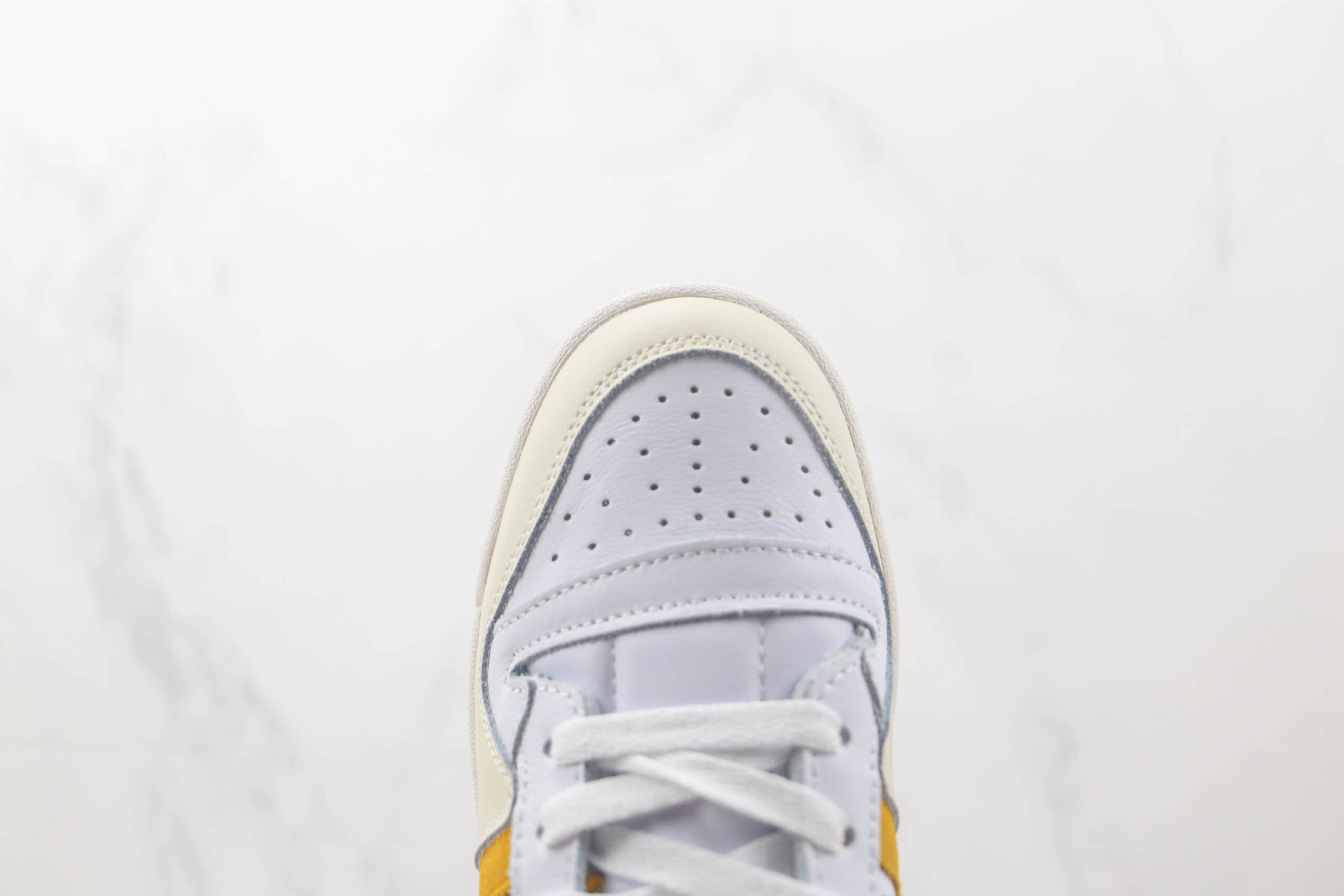阿迪达斯Adidas originals Forum 84 low纯原版本Forum84白红色魔术贴款复古板鞋 阿迪达斯Forum84运动板鞋 货号：HR1525