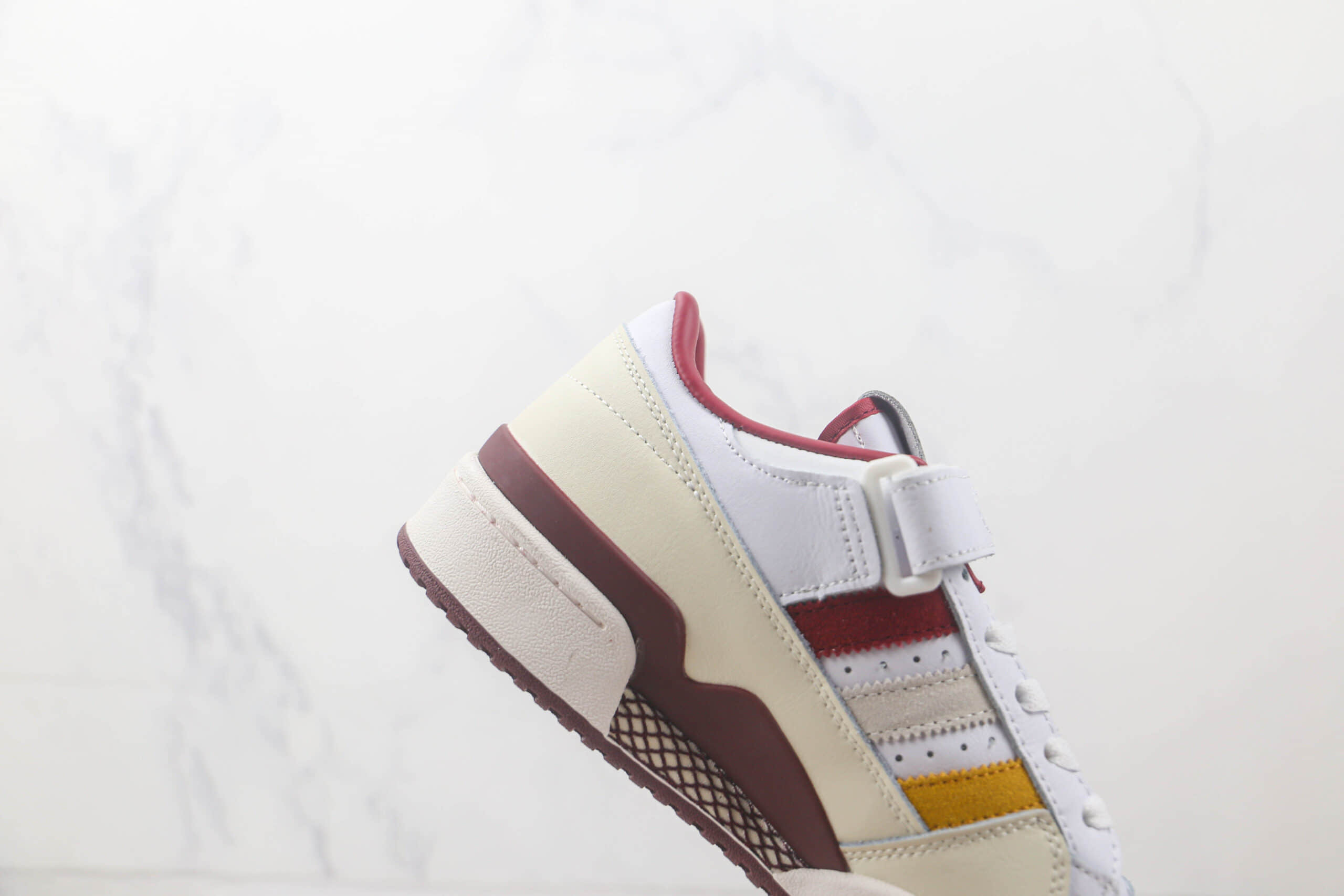 阿迪达斯Adidas originals Forum 84 low纯原版本Forum84白红色魔术贴款复古板鞋 阿迪达斯Forum84运动板鞋 货号：HR1525