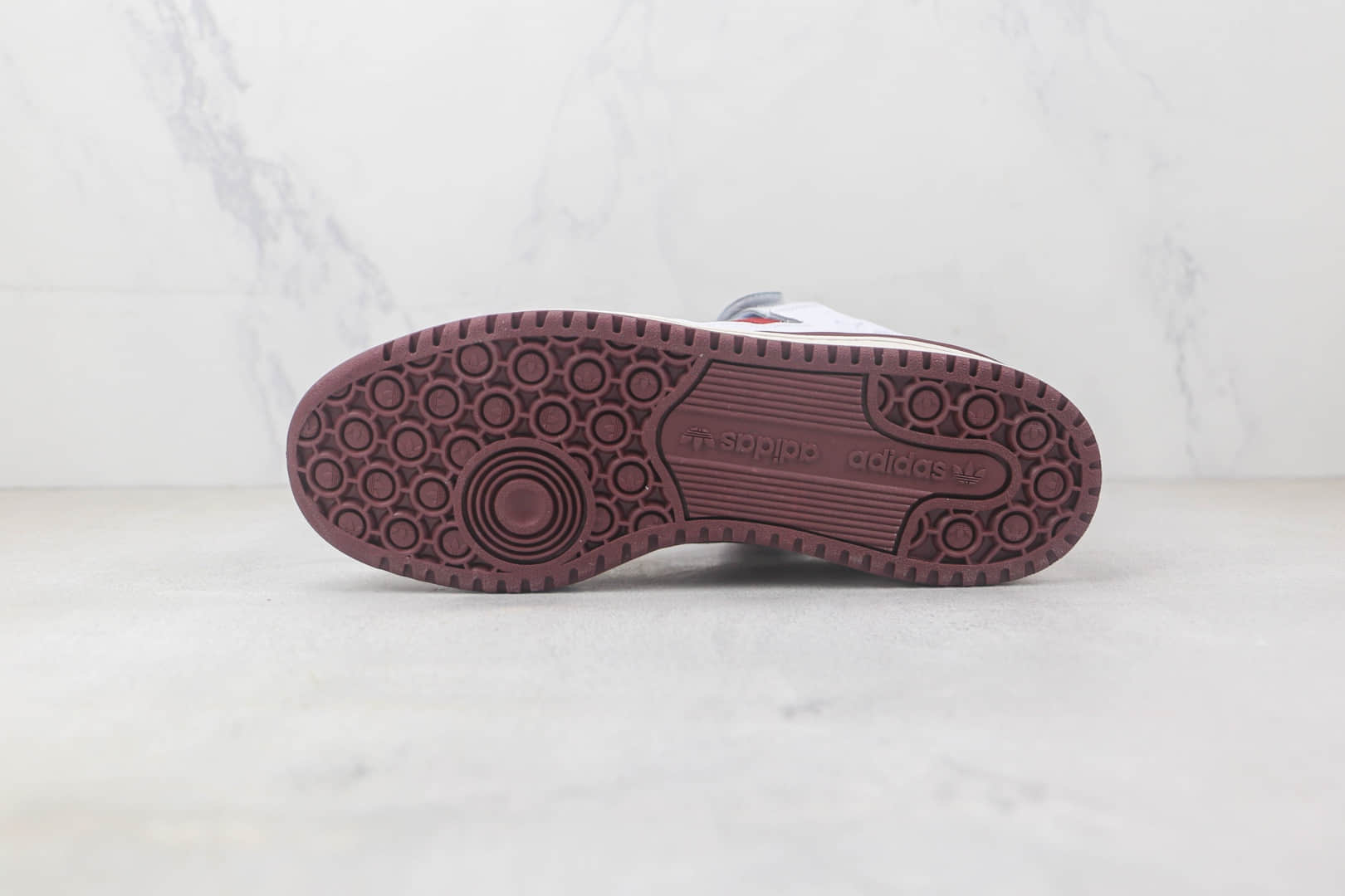 阿迪达斯Adidas originals Forum 84 low纯原版本Forum84白红色魔术贴款复古板鞋 阿迪达斯Forum84运动板鞋 货号：HR1525